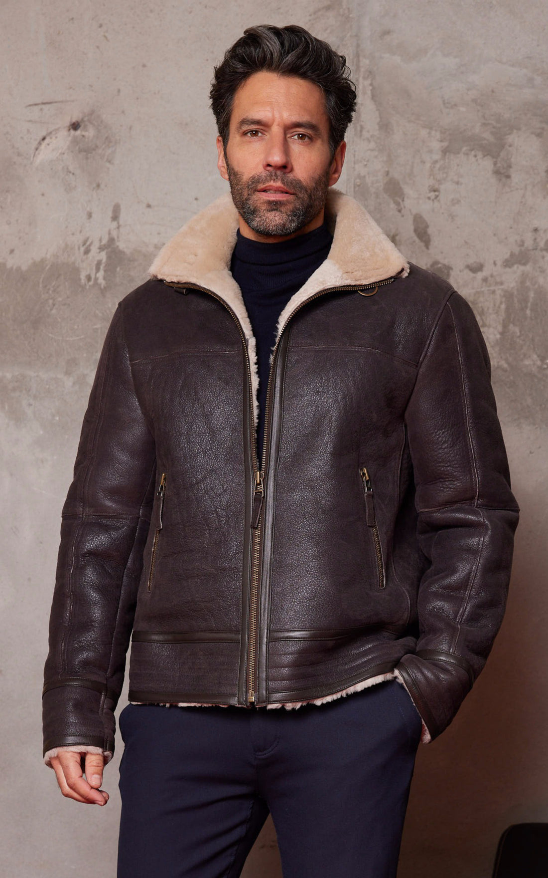 A &quot;007&quot; Marron La Canadienne Bombardier Homme opened photo