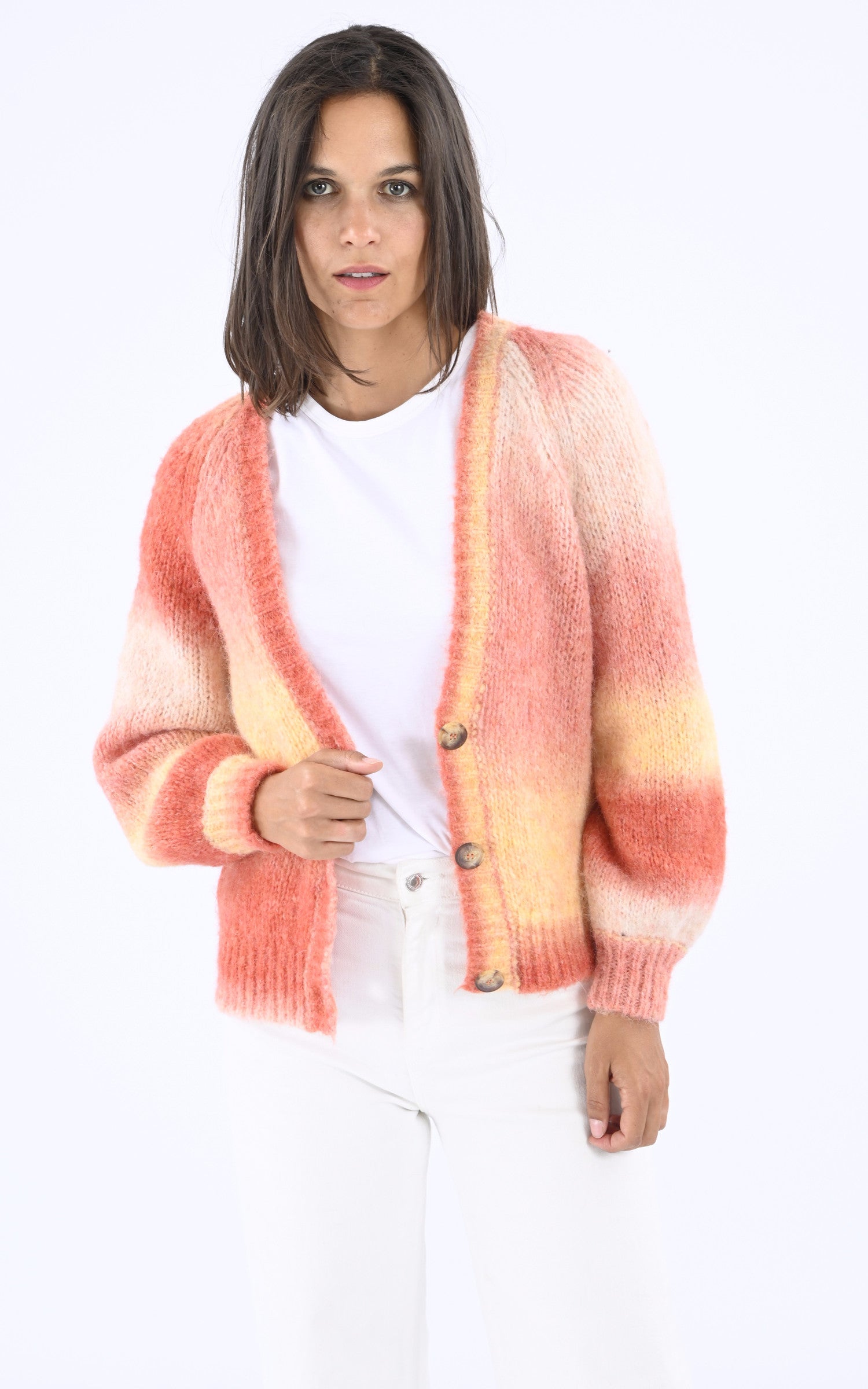 A &quot;GENTLY&quot; Corail Les Tricots de Léa Gilet Femme closed photo