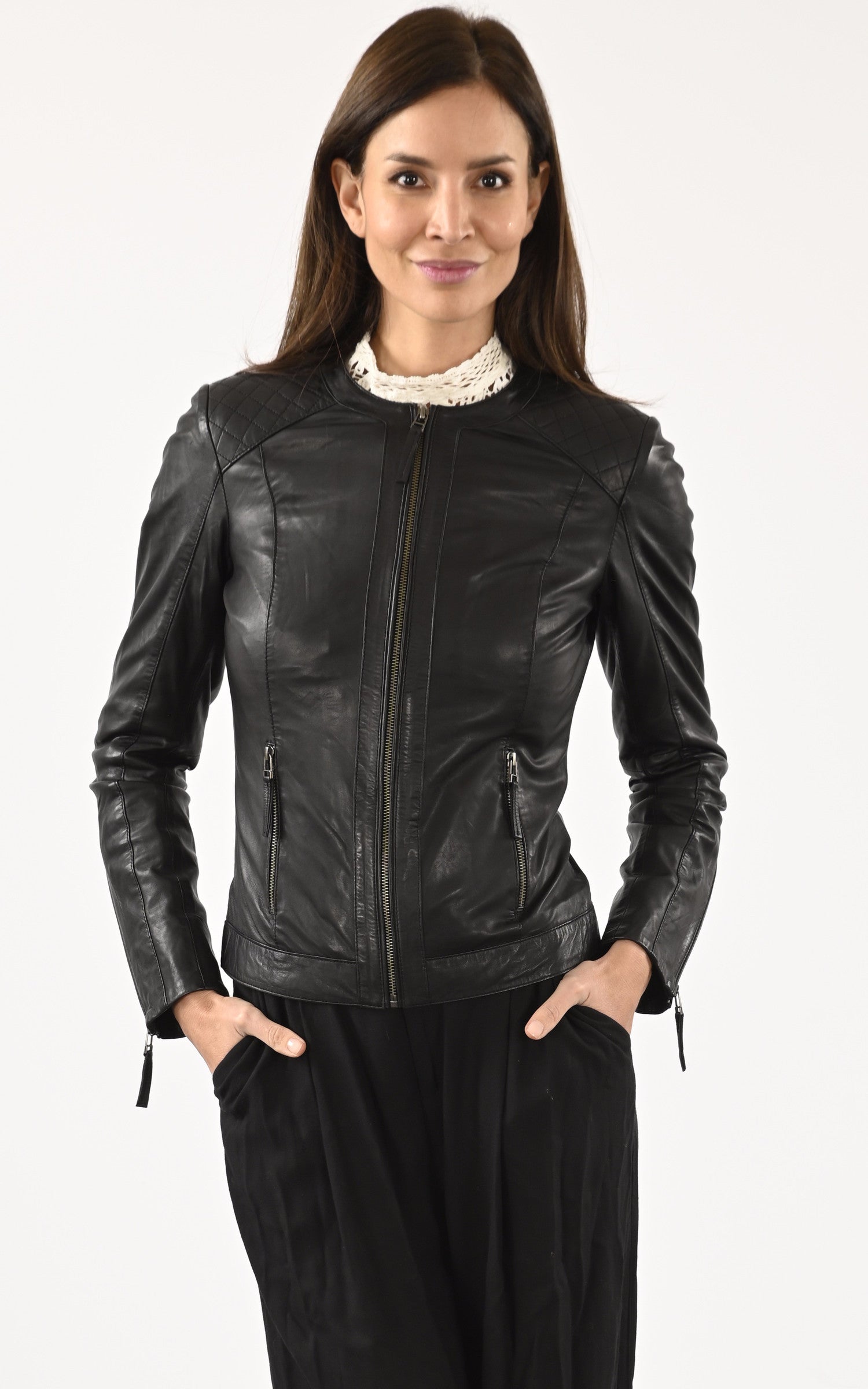 A &quot;P1413&quot; Noir La Canadienne Blouson Femme closed photo