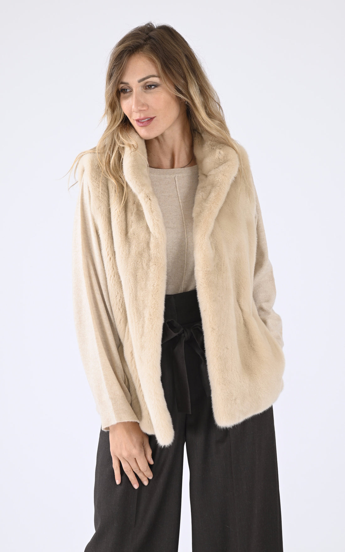 A &quot;7038&quot; Ecru Manakas Gilet Femme opened photo