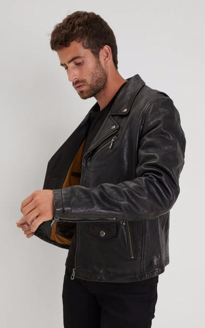 A &quot;MIAMI 102427&quot; Noir Daytona 73 Perfecto Homme interior photo