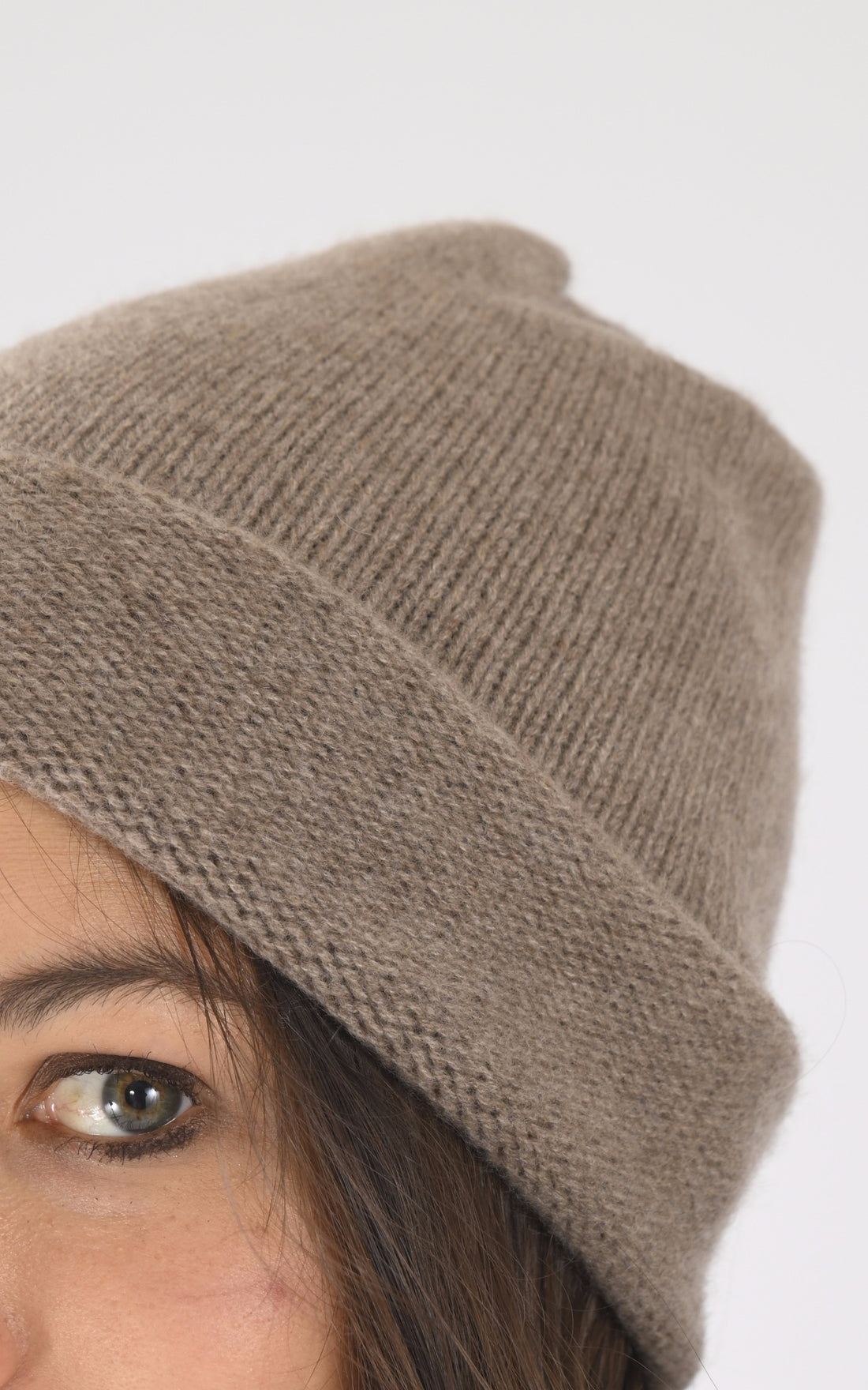 A &quot;INES 4501029C&quot; Taupe Notshy Bonnet Femme opened photo