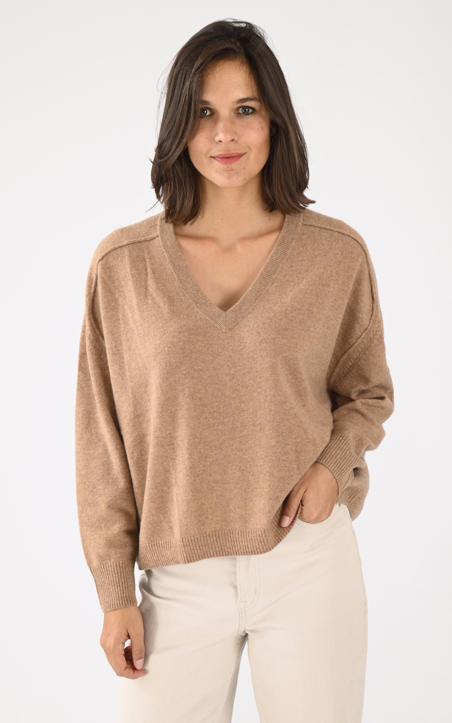 A &quot;LUCIEN 4501045C&quot; Camel Notshy Pull Femme opened photo
