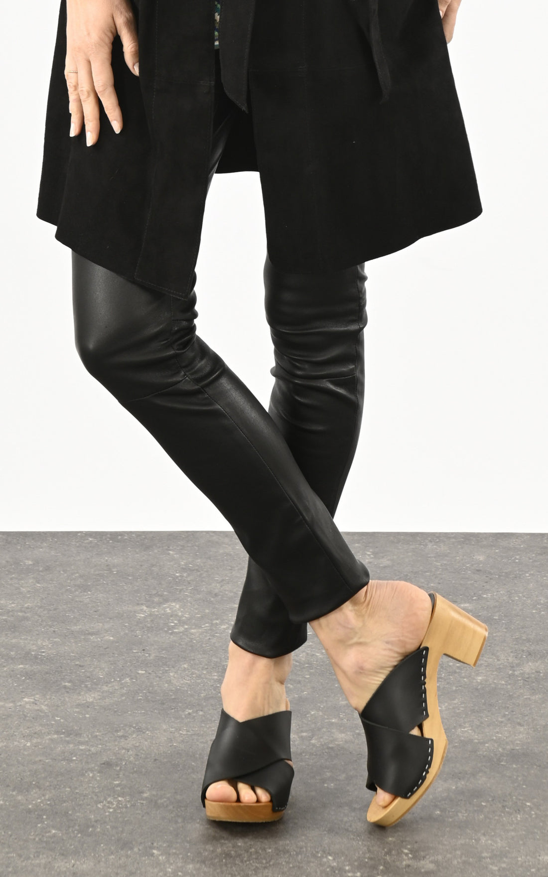 A &quot;ARLINE&quot; Noir Hoof sabots Femme closed photo