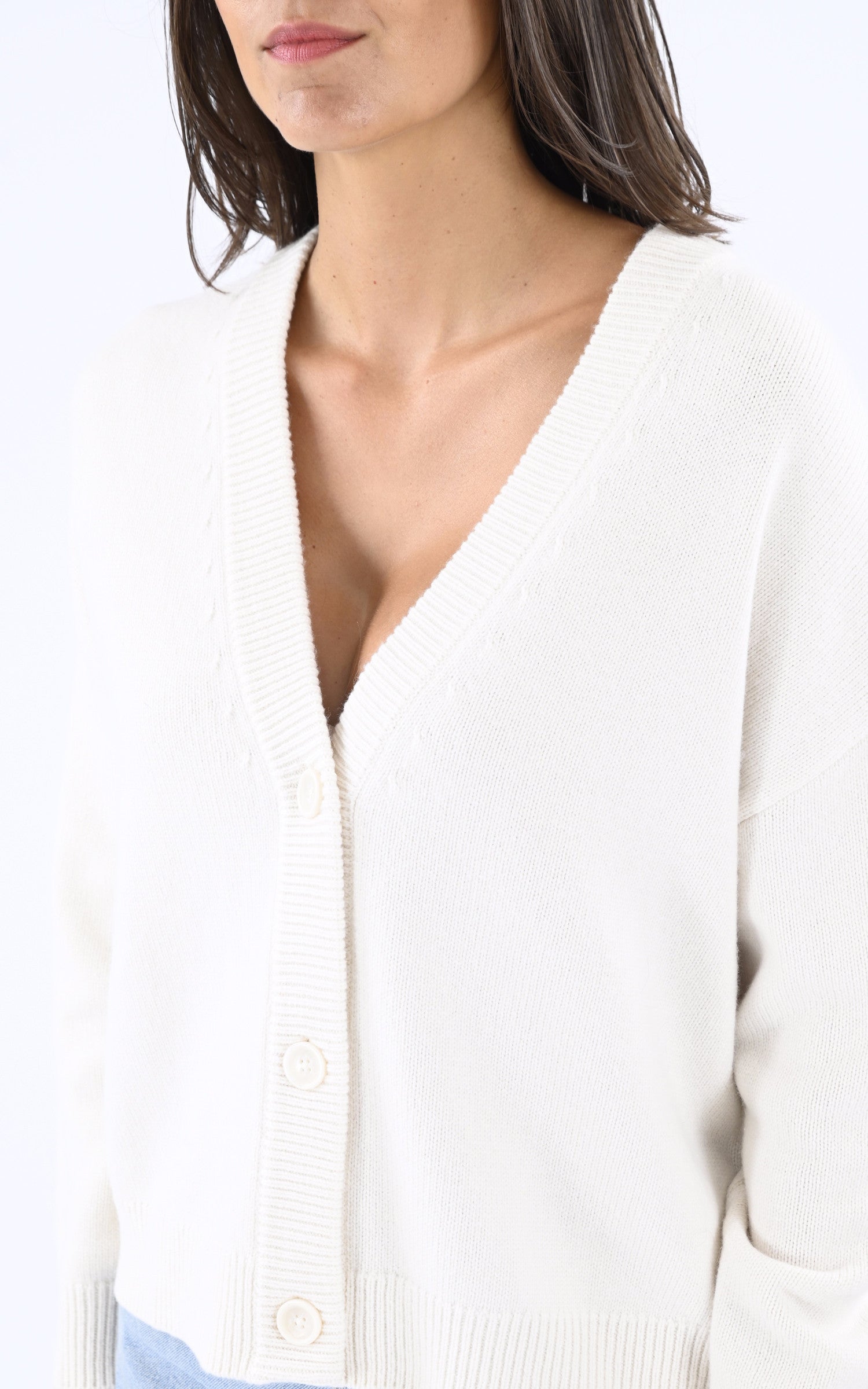 A &quot;GALEN&quot; Ecru Les Tricots de Léa Gilet Femme details photo