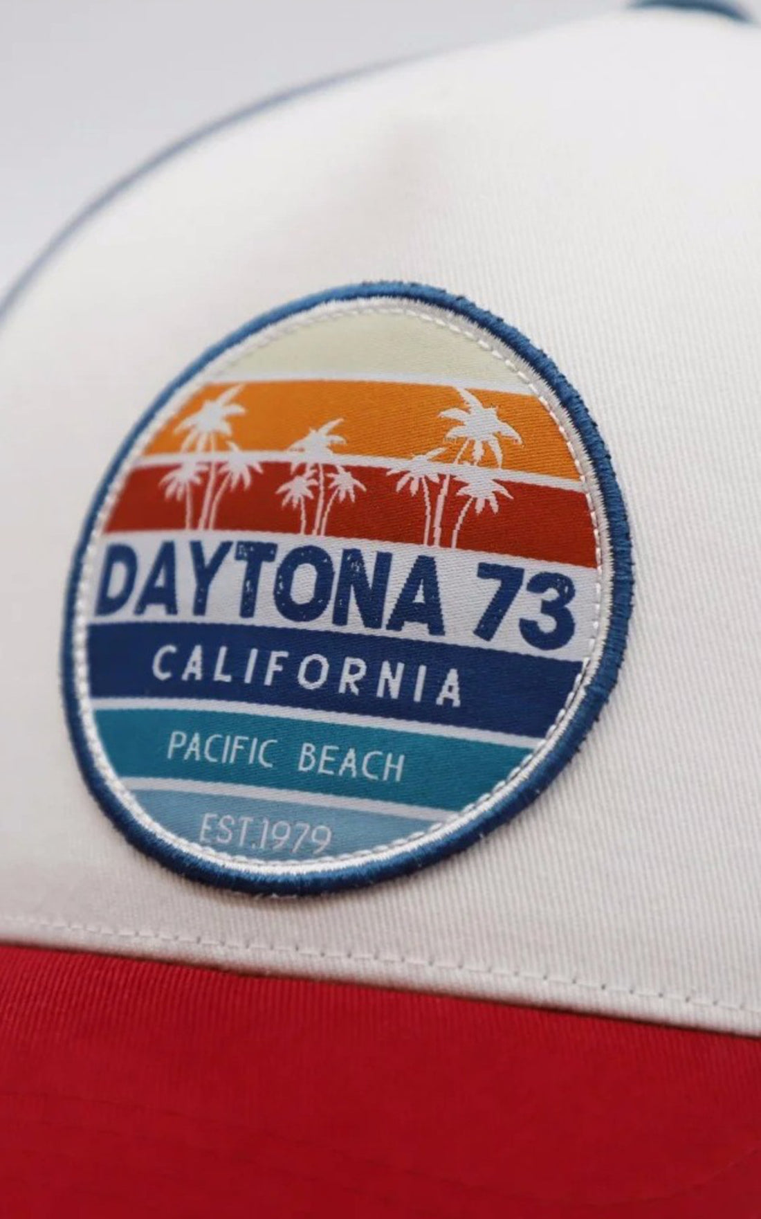 A &quot;CAL 102069&quot; Rouge Daytona 73 Casquette Homme opened photo