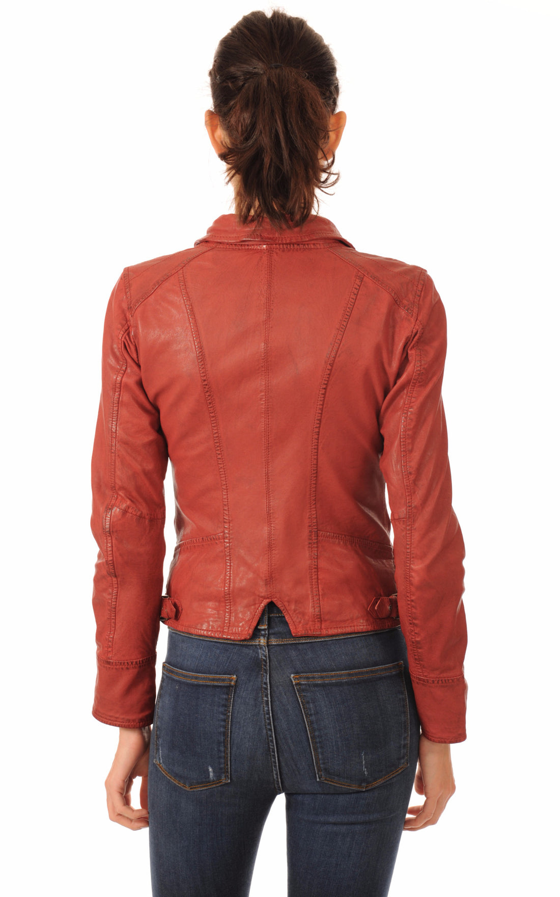 A &quot;CAMERA&quot; Rouge Oakwood Perfecto Femme closed photo