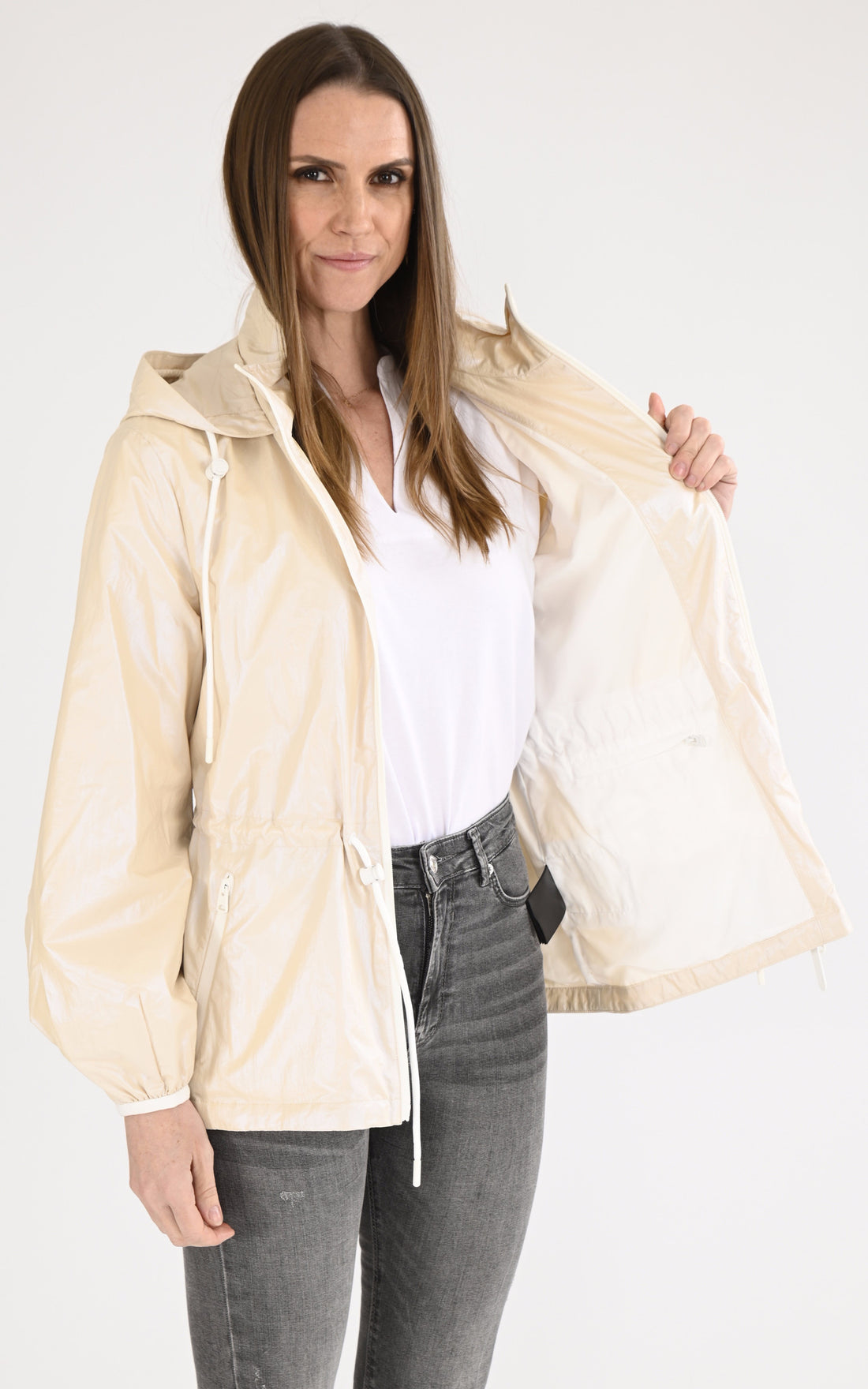 A &quot;ISHA&quot; Beige Mackage 3/4 Femme opened photo