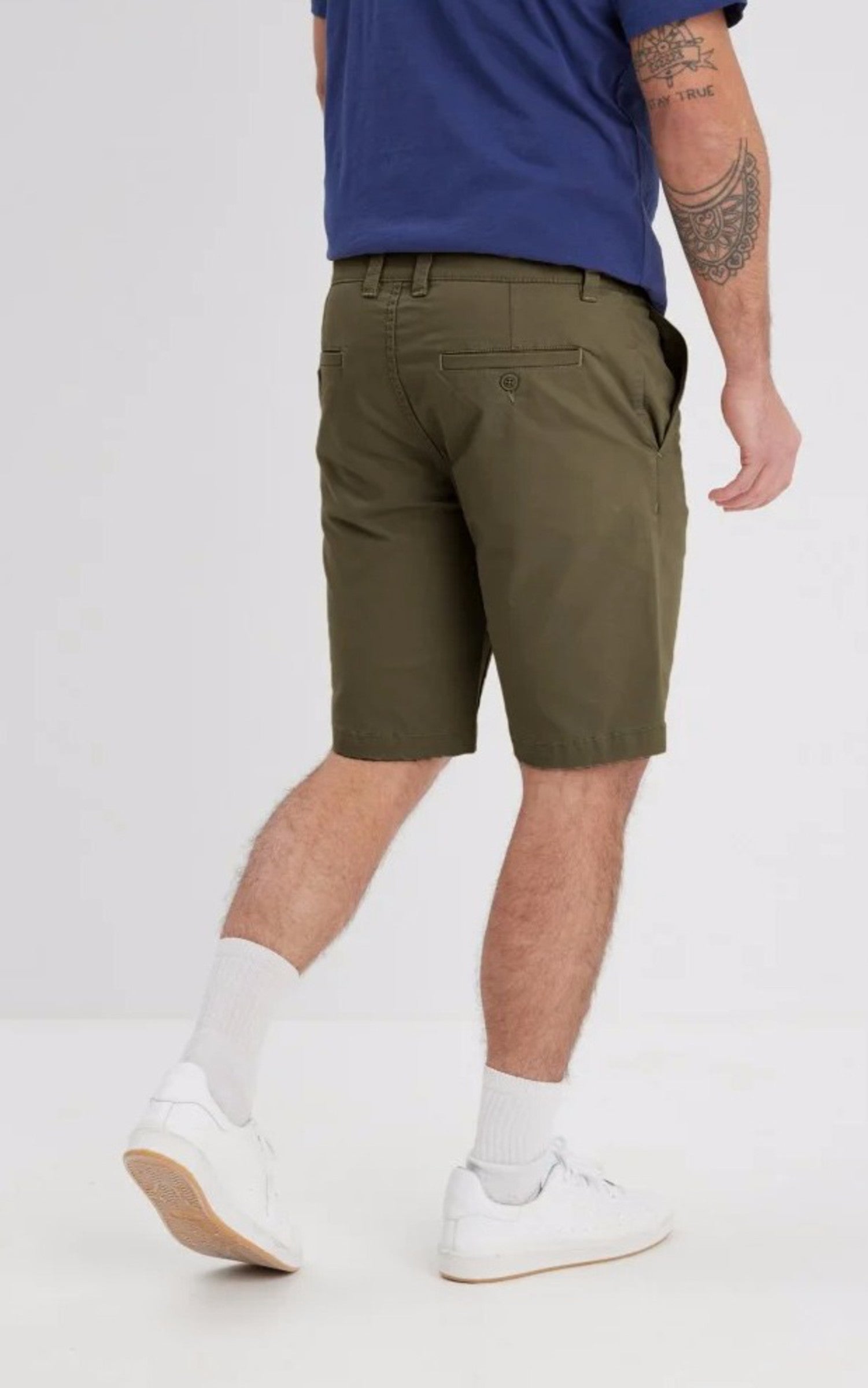 A &quot;CHINO BERMUDA 102020&quot; Kaki Daytona 73 Bermuda Homme closed photo