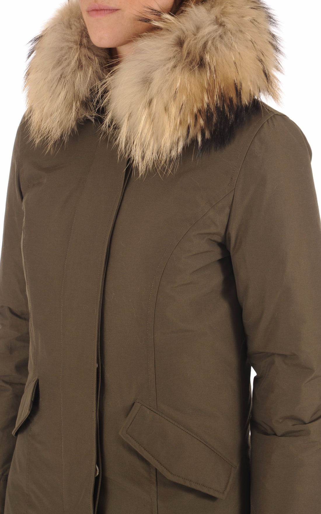 A &quot;ARCTIC PARKA WWOU0538&quot; Kaki Woolrich 3/4 Parka Femme closed photo