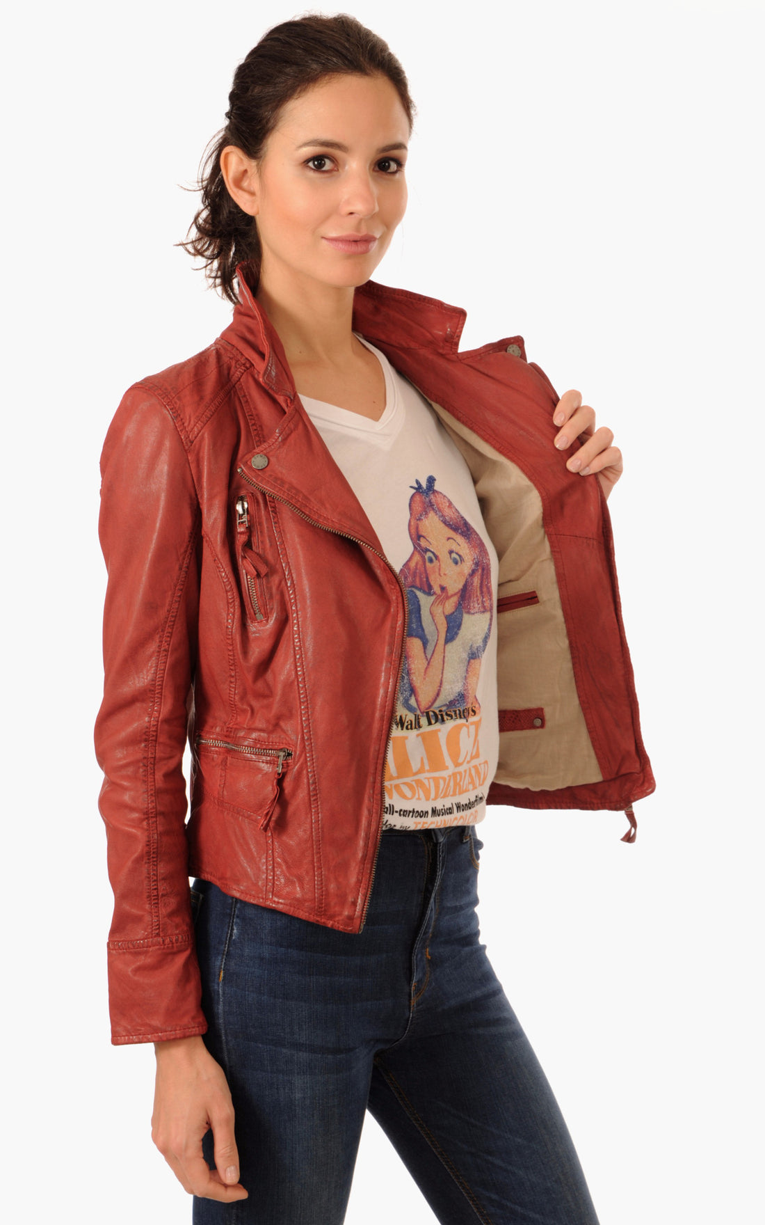 A &quot;CAMERA&quot; Rouge Oakwood Perfecto Femme closed photo