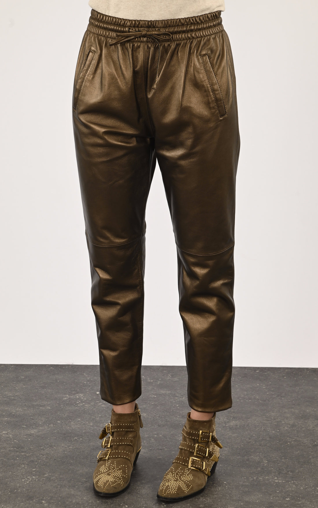 A &quot;GIFT 64588&quot; Gold Oakwood Pantalon Femme closed photo