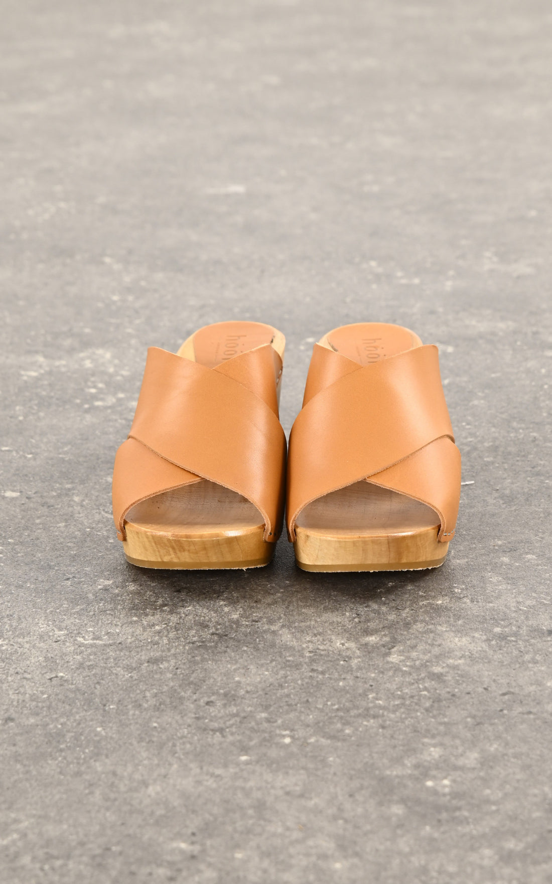 A &quot;ARLINE&quot; Cognac Hoof sabots Femme opened photo