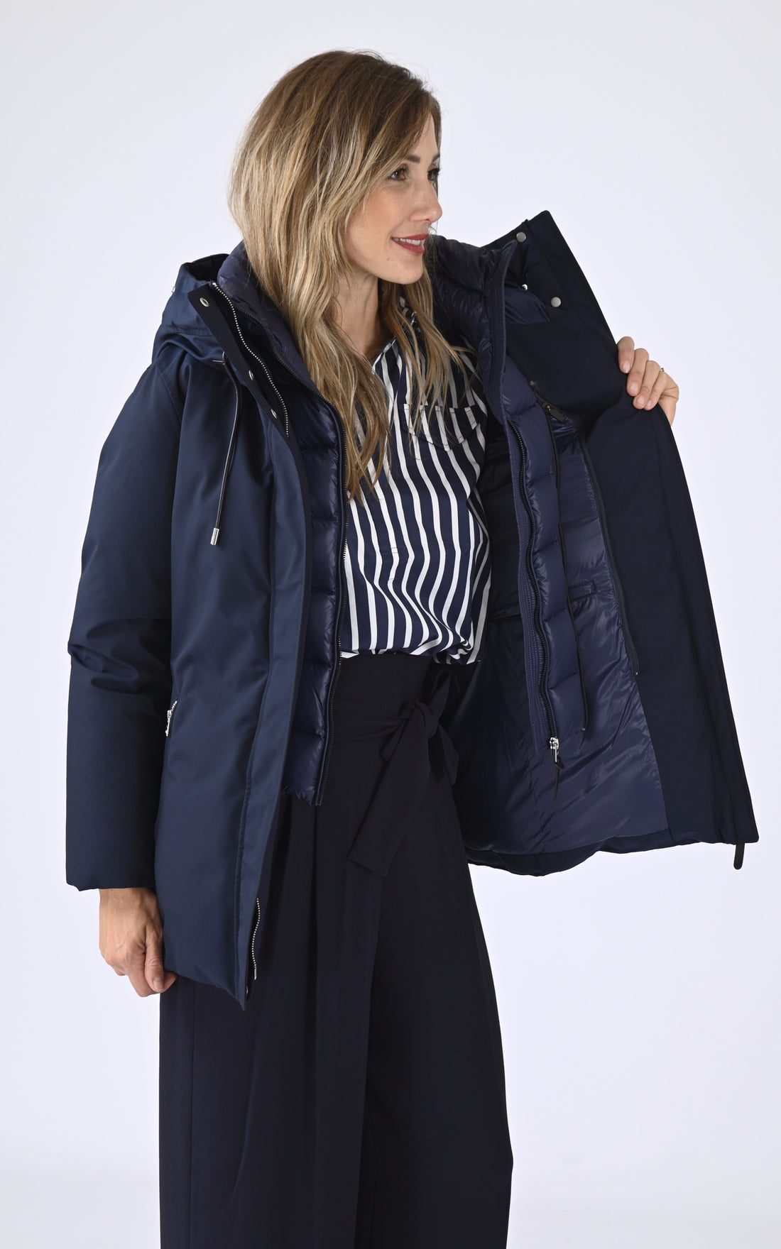 A &quot;JENI-FZ&quot; Bleu Marine Mackage Ves Doudoune Femme opened photo