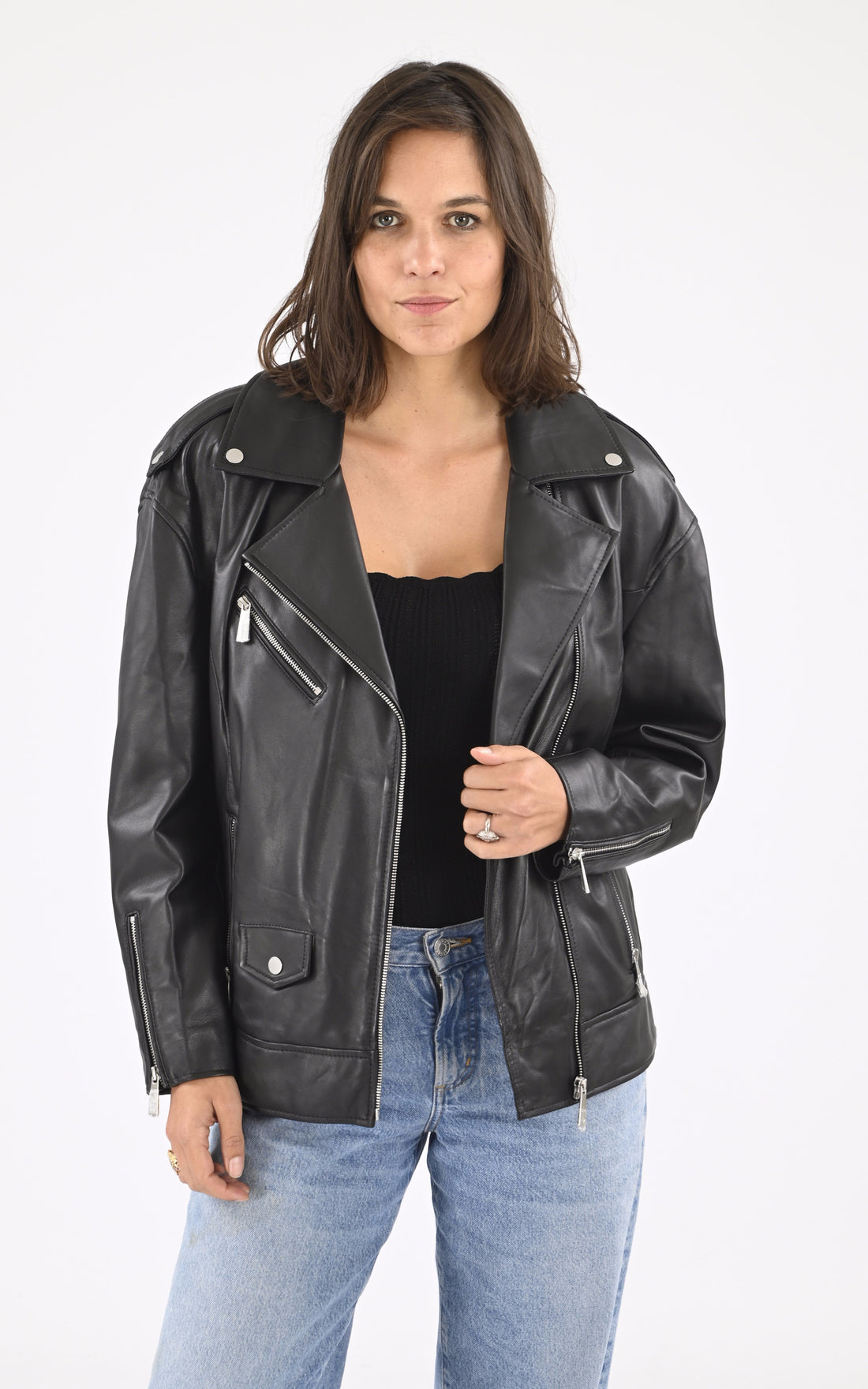 A &quot;DREW 64942&quot; Noir Oakwood Perfecto Femme opened photo