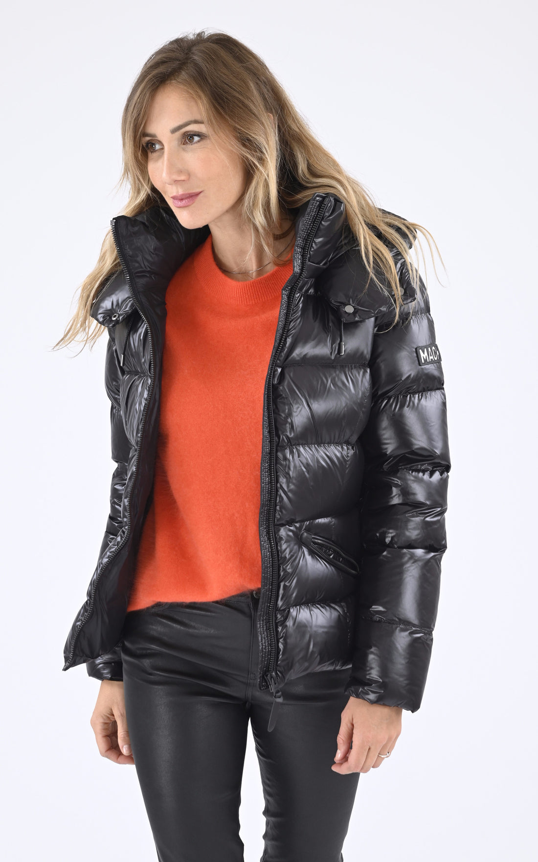 A &quot;MADALYNE-V&quot; Noir Mackage Ves Doudoune Femme opened photo