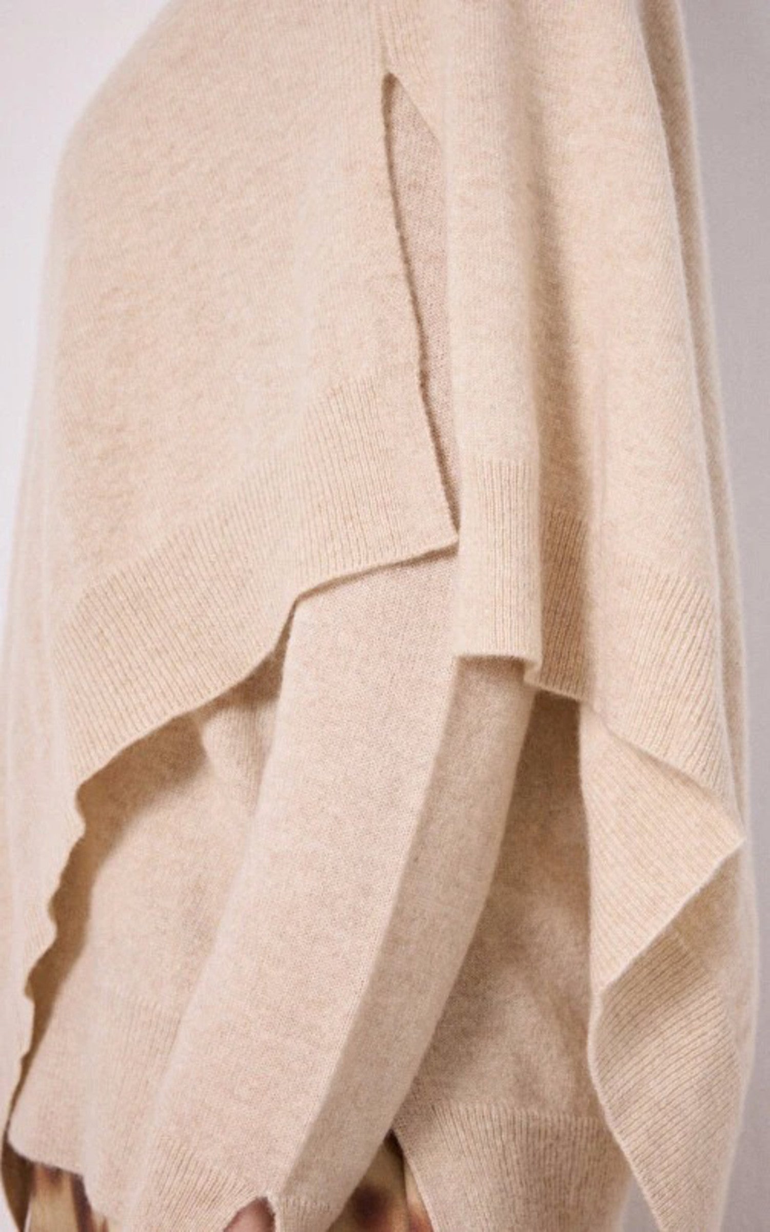 A &quot;AUGUSTE 4601042C&quot; Beige Notshy Cape Femme back photo