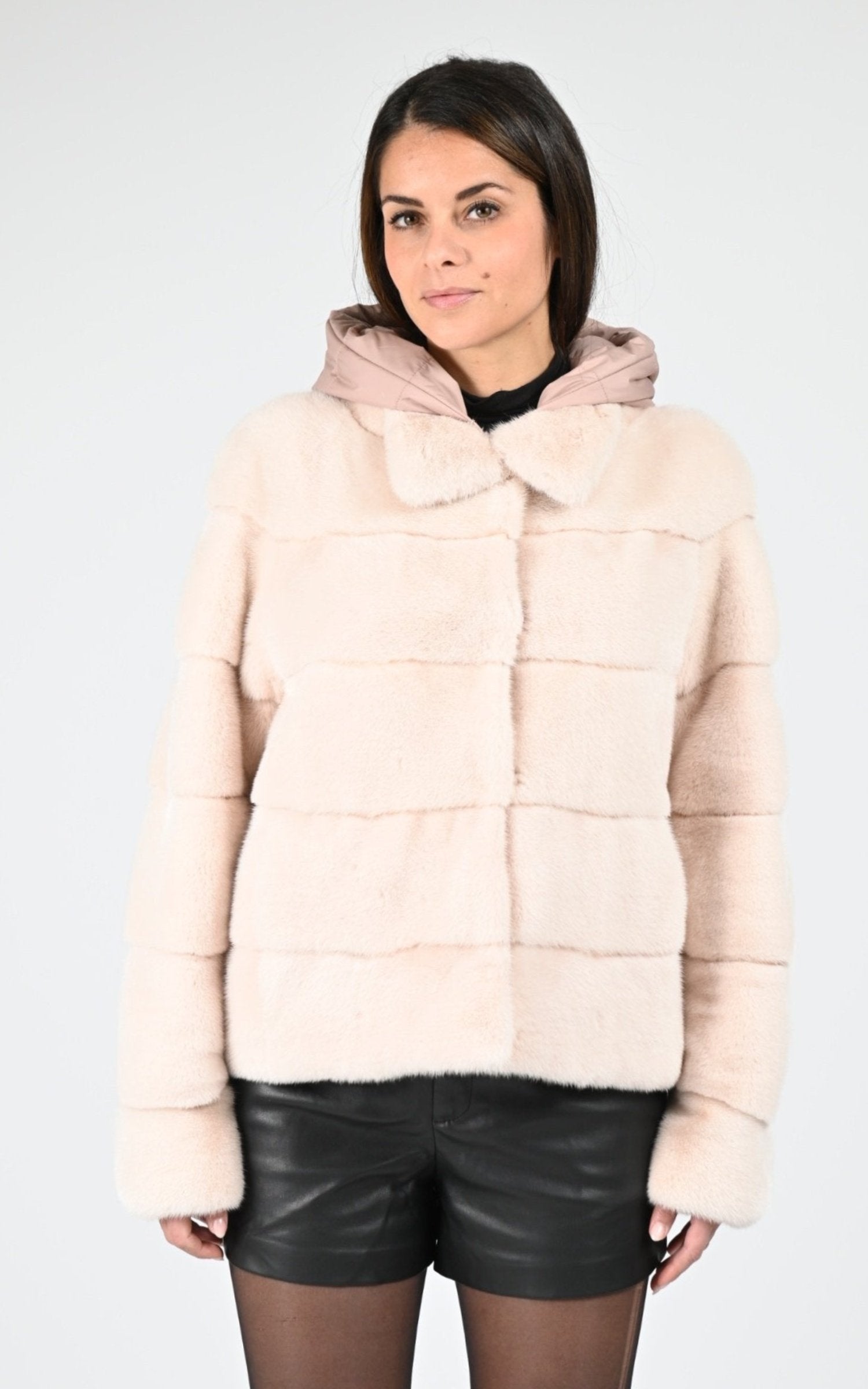 Veste Fourrure Femme Simmagini, modèle 7724-r de couleur peonia 1