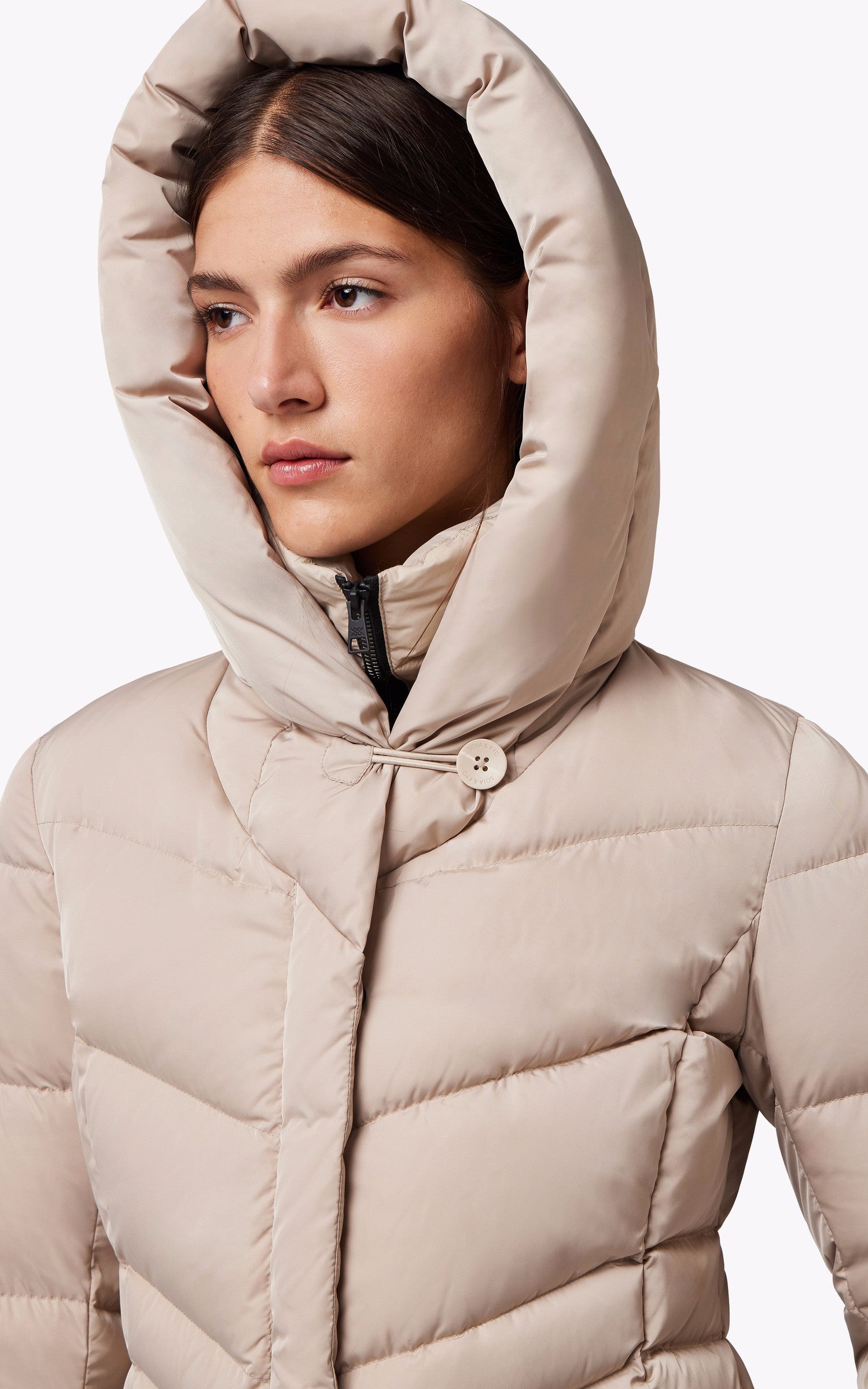 A &quot;TALLIA&quot; Beige Soia &amp; Kyo Ves Doudoune Femme details photo