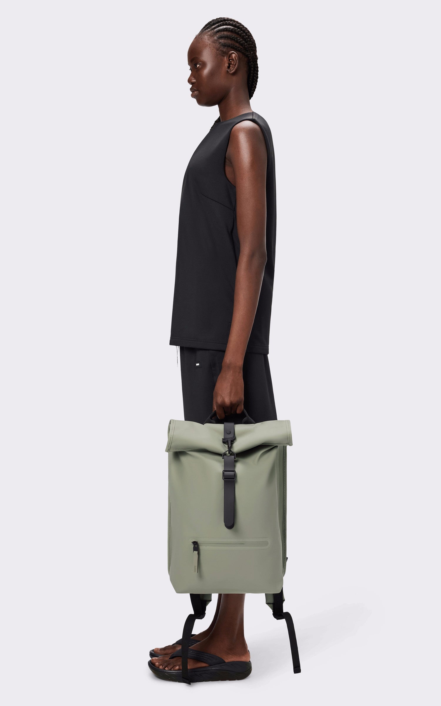 A &quot;13320 ROLLTOP RUCKSACK&quot; Vert Rains Sac Mixte closed photo