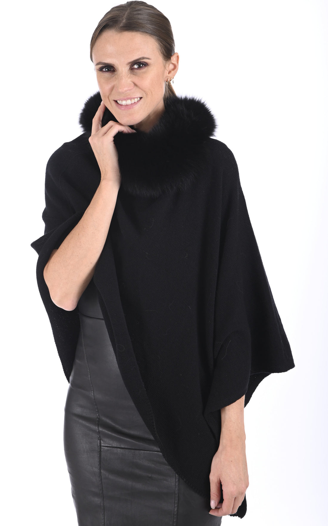 A &quot;540/30&quot; Noir Lea Clement Cape Femme opened photo