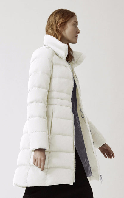 A &quot;AURORA PARKA 3901W&quot; Blanc Canada Goose 3/4 Doudoune Femme closed photo
