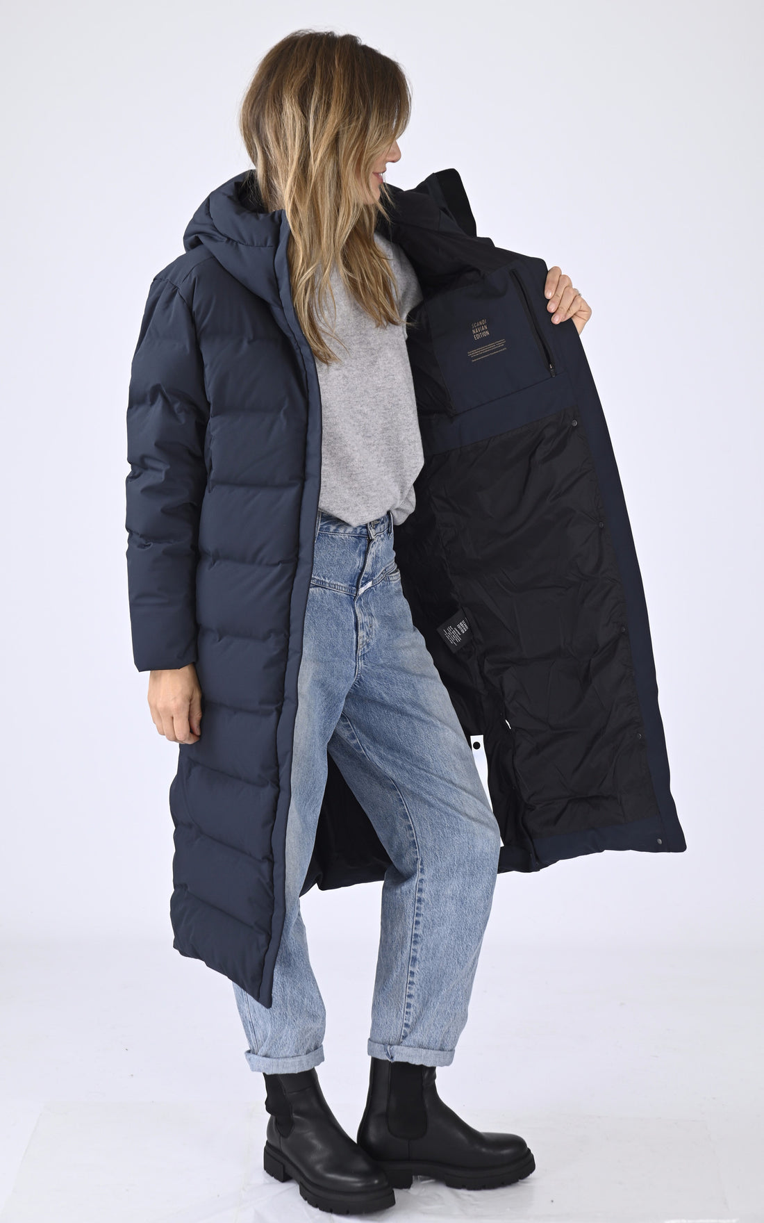 A &quot;MERIDIAN&quot; Bleu Marine Scandinavian Edition 7/8 Doudoune Femme opened photo