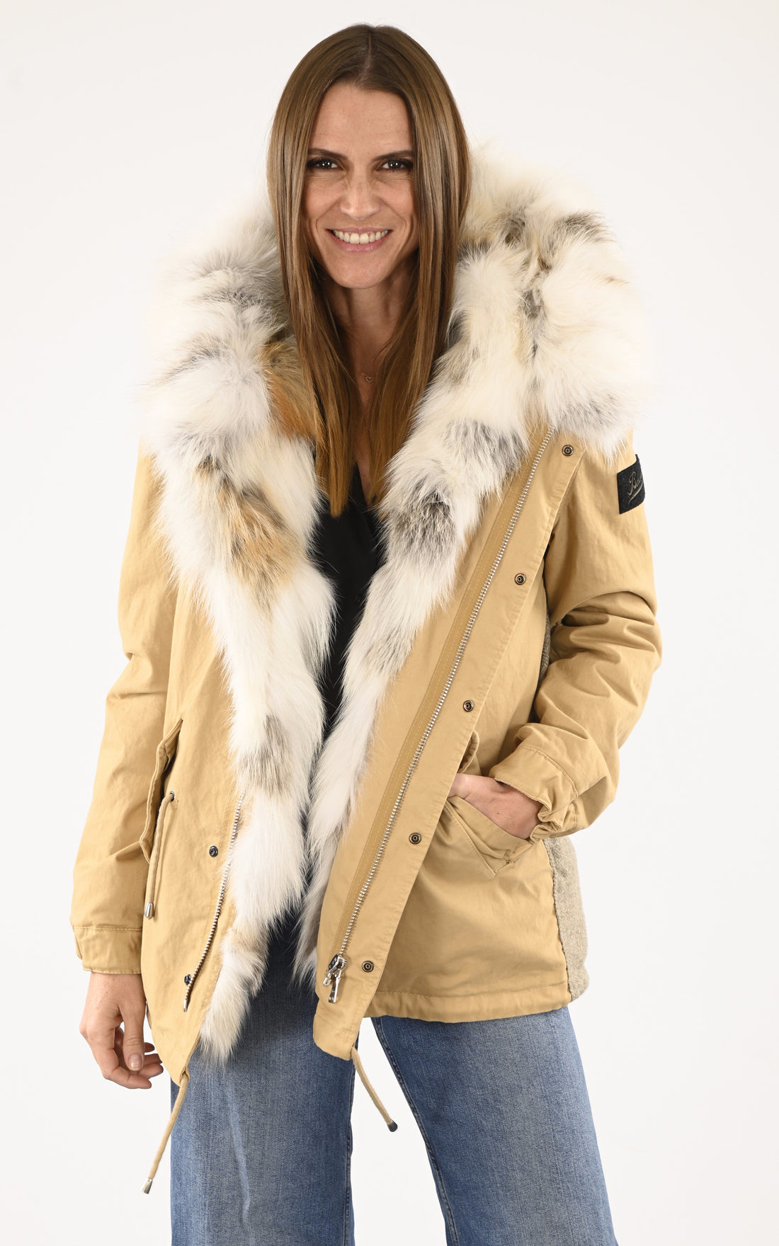 A &quot;DRAKE WOMAN SHORT 70 CM&quot; Beige Barbed Veste Femme opened photo