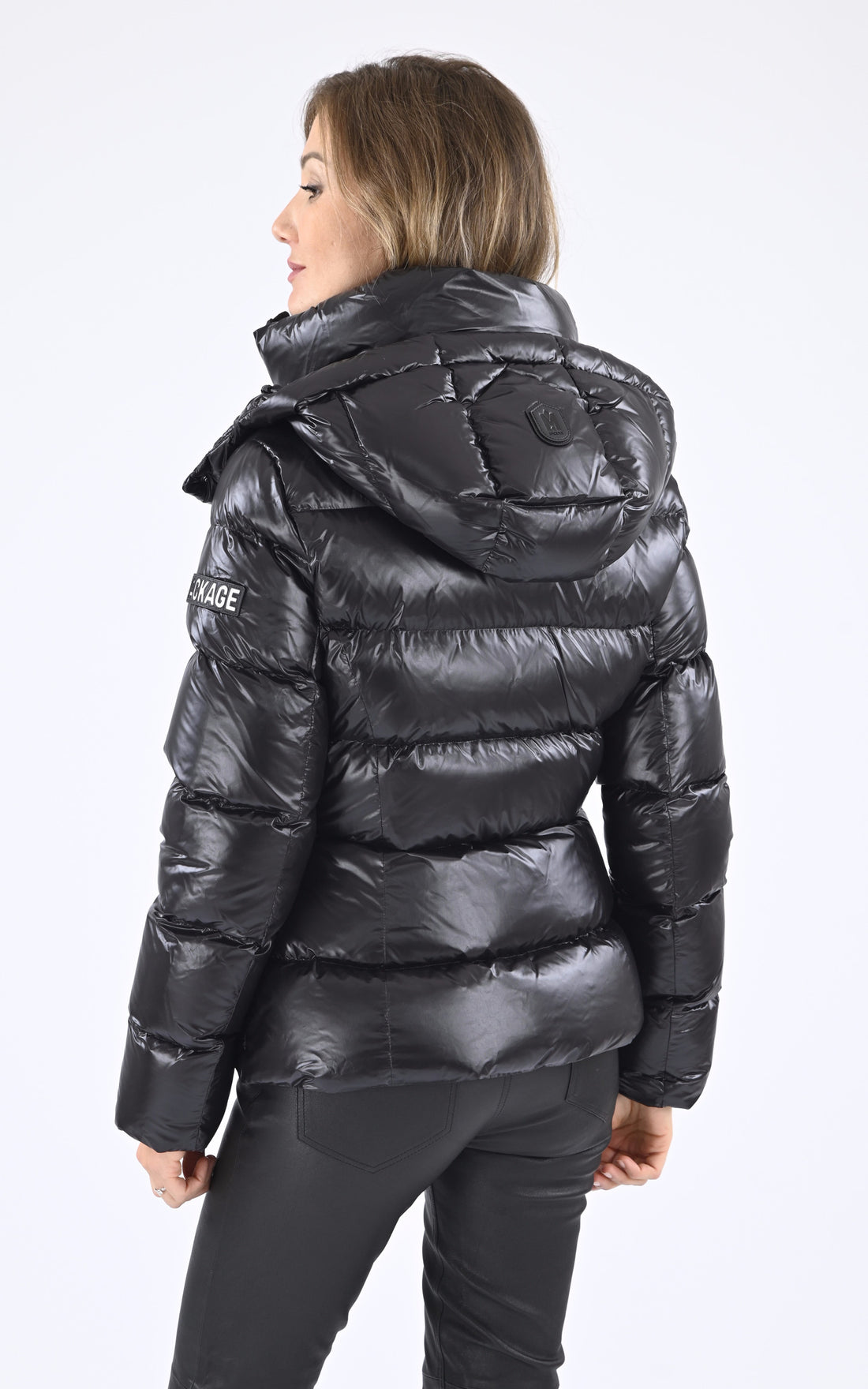 A &quot;MADALYNE-V&quot; Noir Mackage Ves Doudoune Femme opened photo