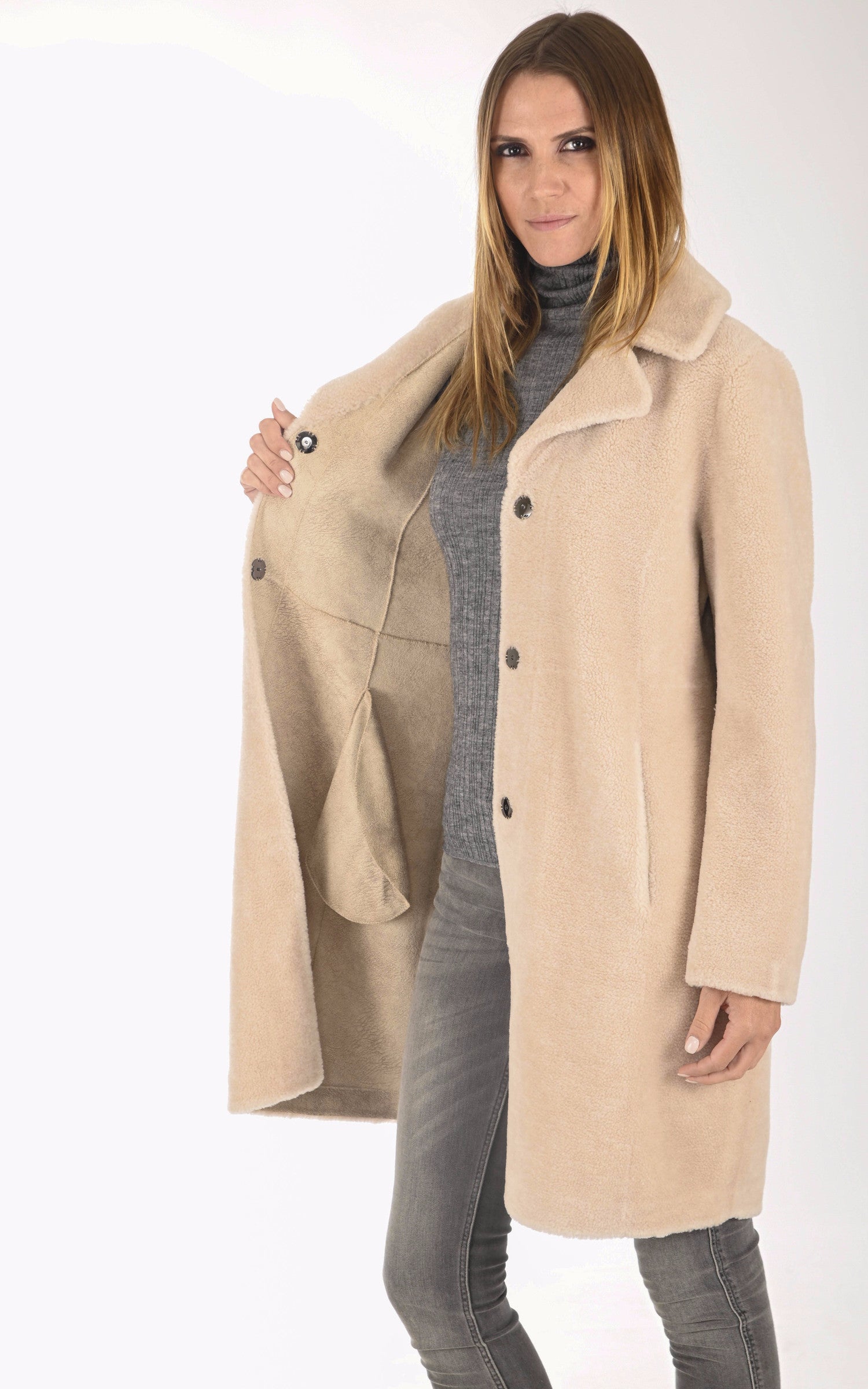 A &quot;VENUS&quot; Beige Oakwood 7/8 Femme interior photo