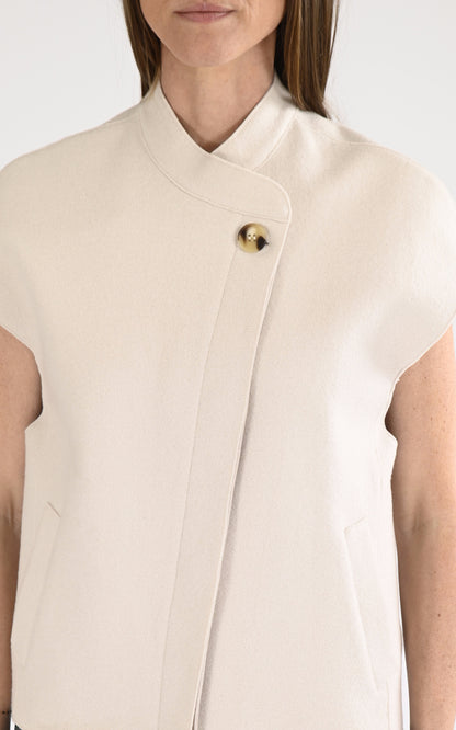A &quot;ZELIE 65066&quot; Beige Oakwood Gilet Femme details photo