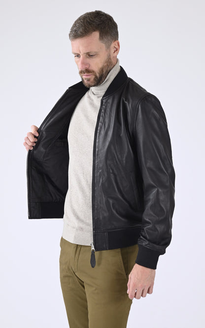 A &quot;LC 300 LAMB&quot; Noir Schott Teddy Homme interior photo