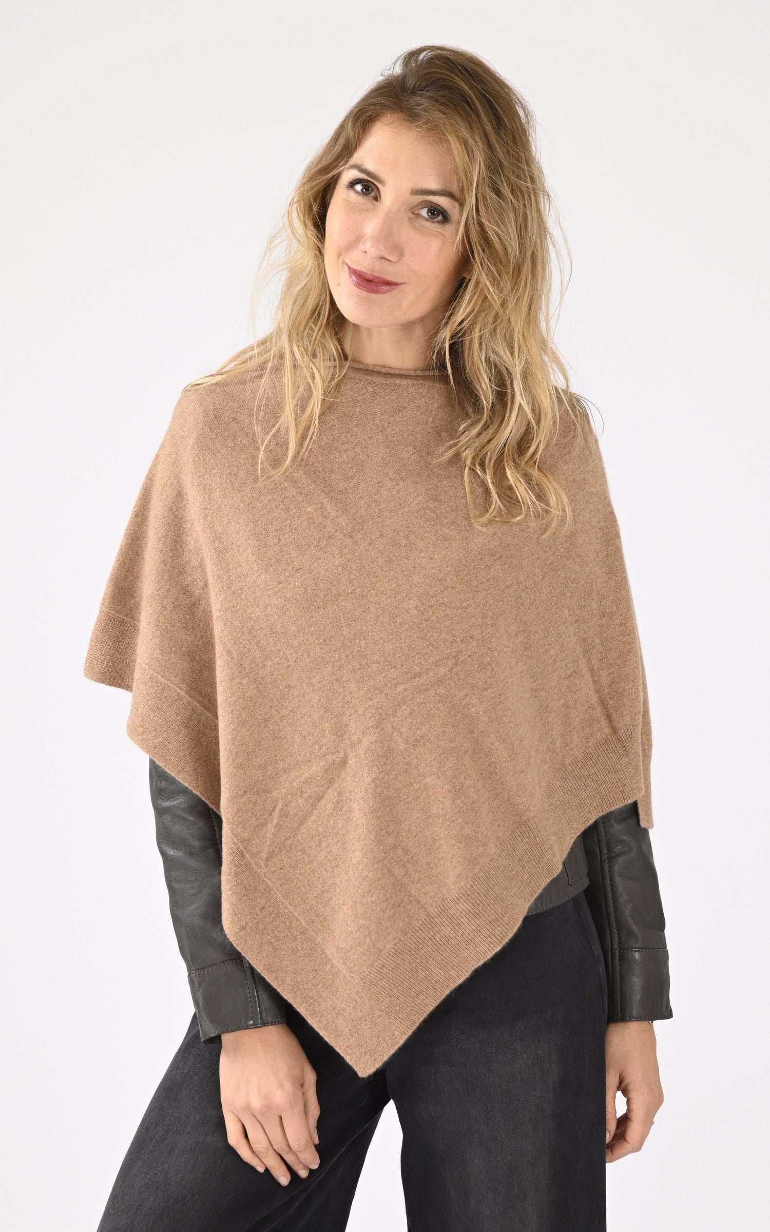 A &quot;AUGUSTE 4601042C&quot; Camel Notshy Cape Femme opened photo 1
