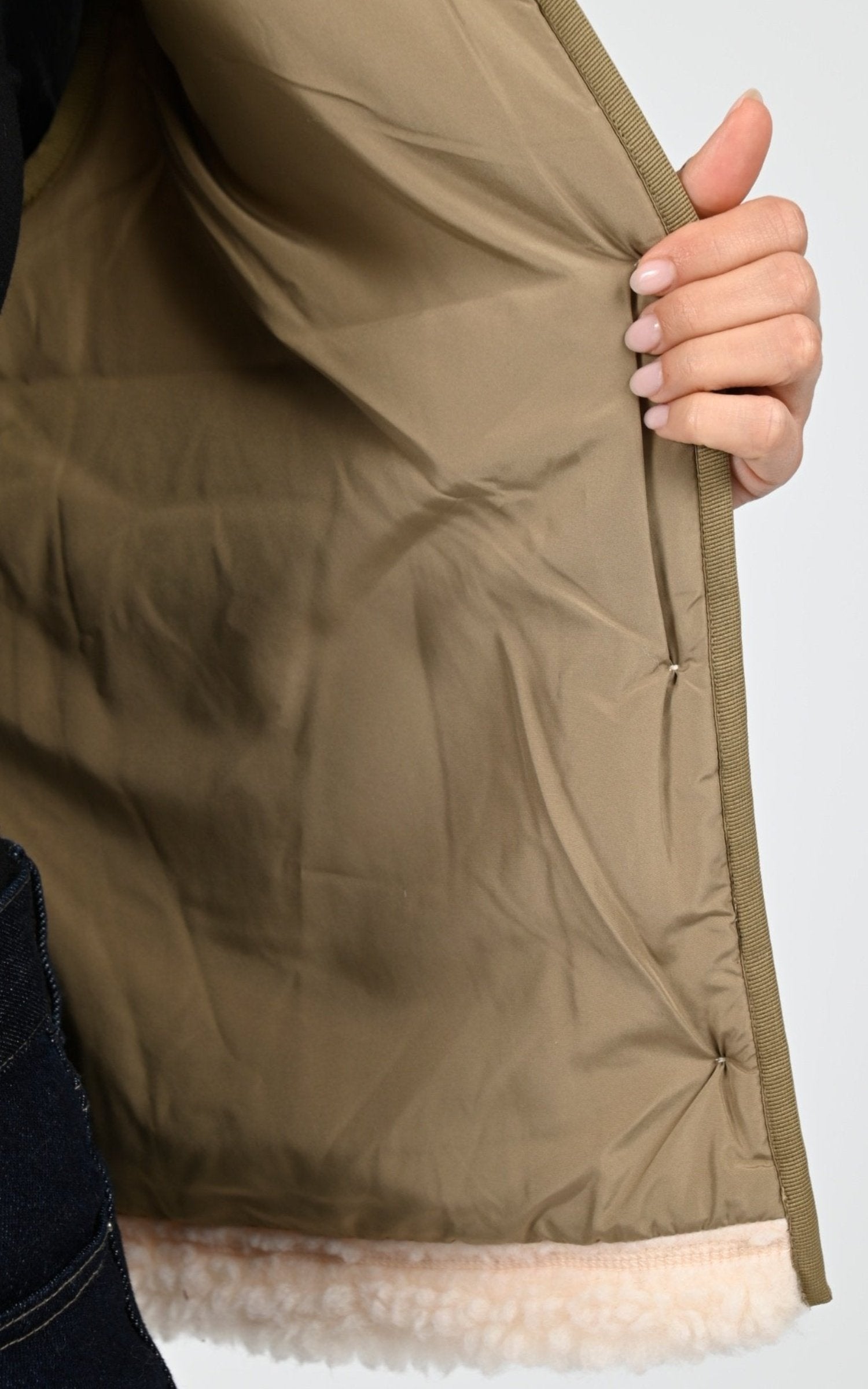 Gilet Textile Femme Aigle, modèle Aiw25wfle009 de couleur sable 6