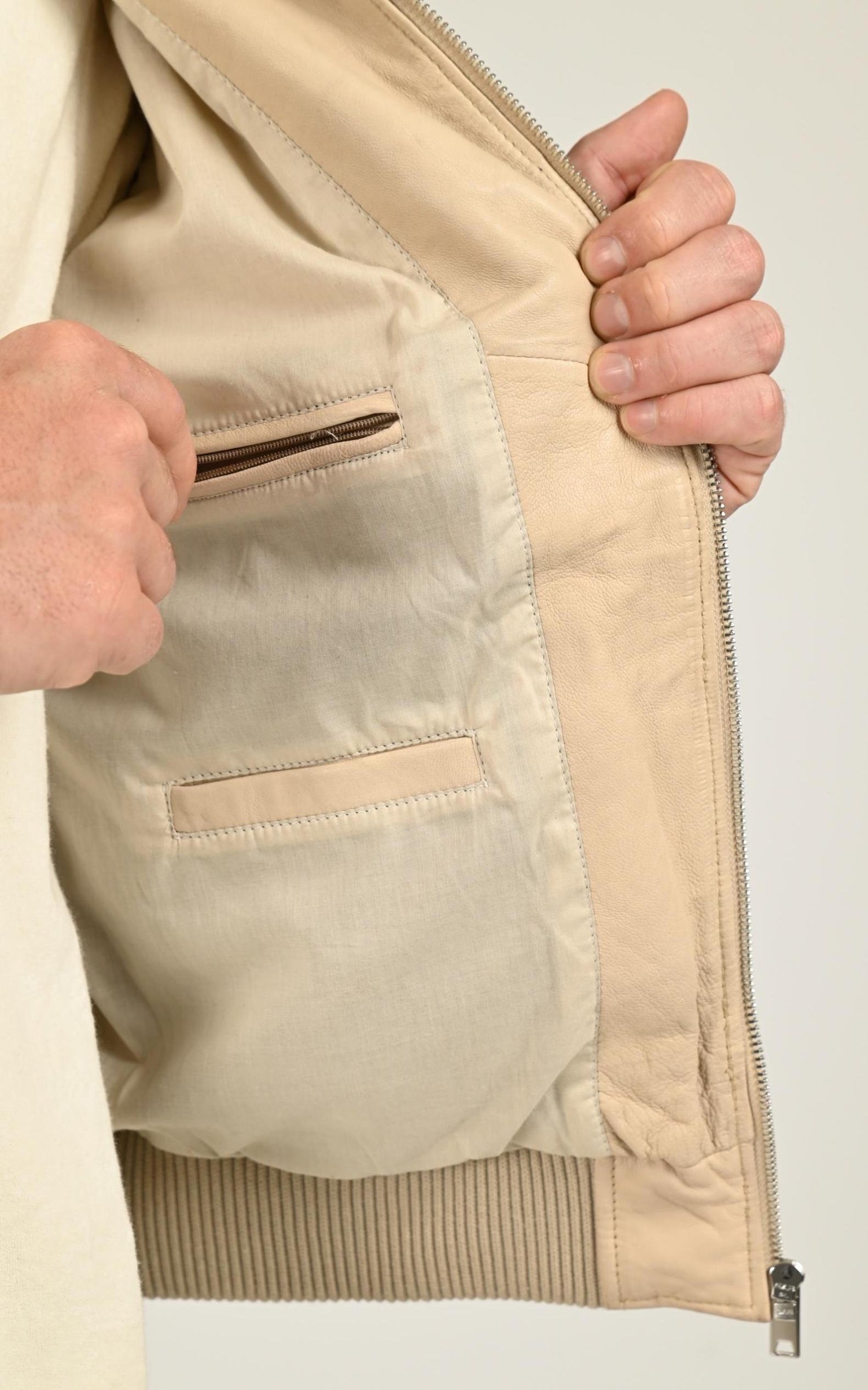 Blouson Cuir Homme Serge Pariente, modèle Bonbon de couleur beige 5