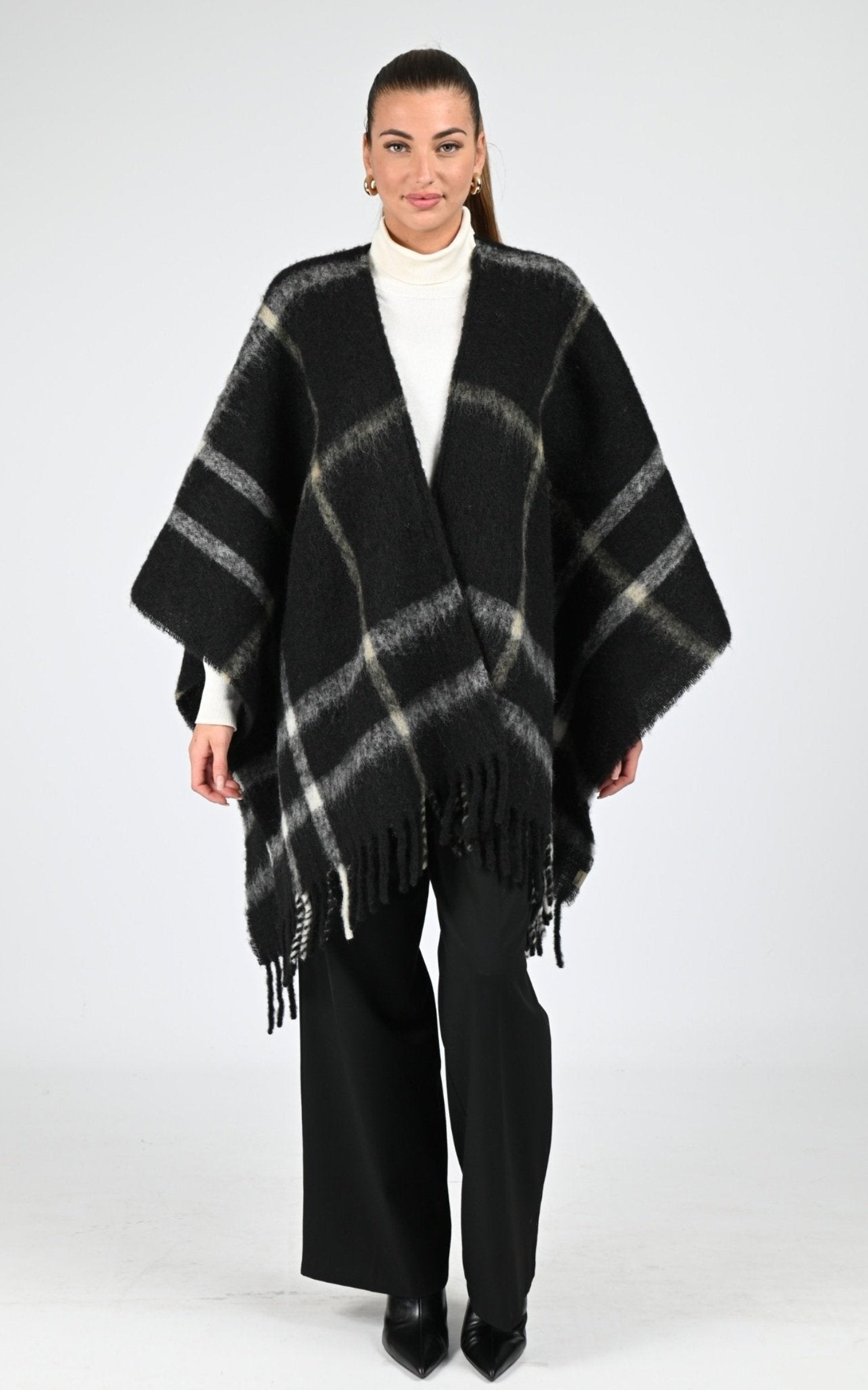 Cape Textile Femme Woolrich, modèle Brushed ac2015 de couleur black check 1