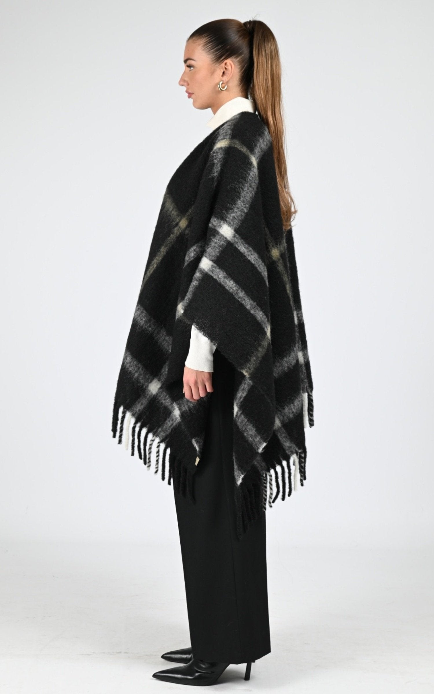 Cape Textile Femme Woolrich, modèle Brushed ac2015 de couleur black check 2