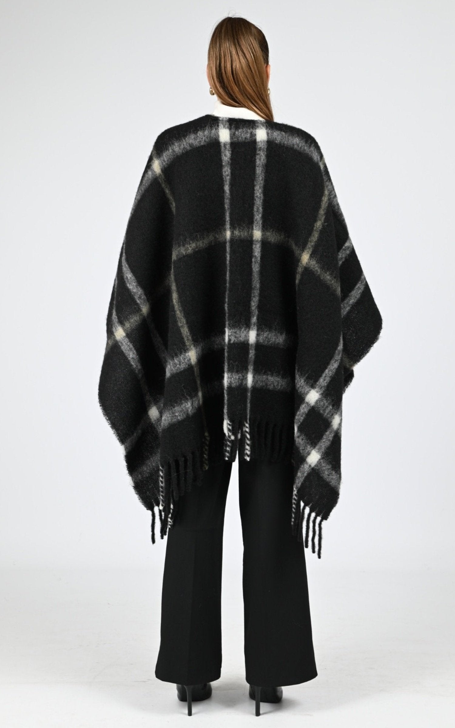 Cape Textile Femme Woolrich, modèle Brushed ac2015 de couleur black check 3