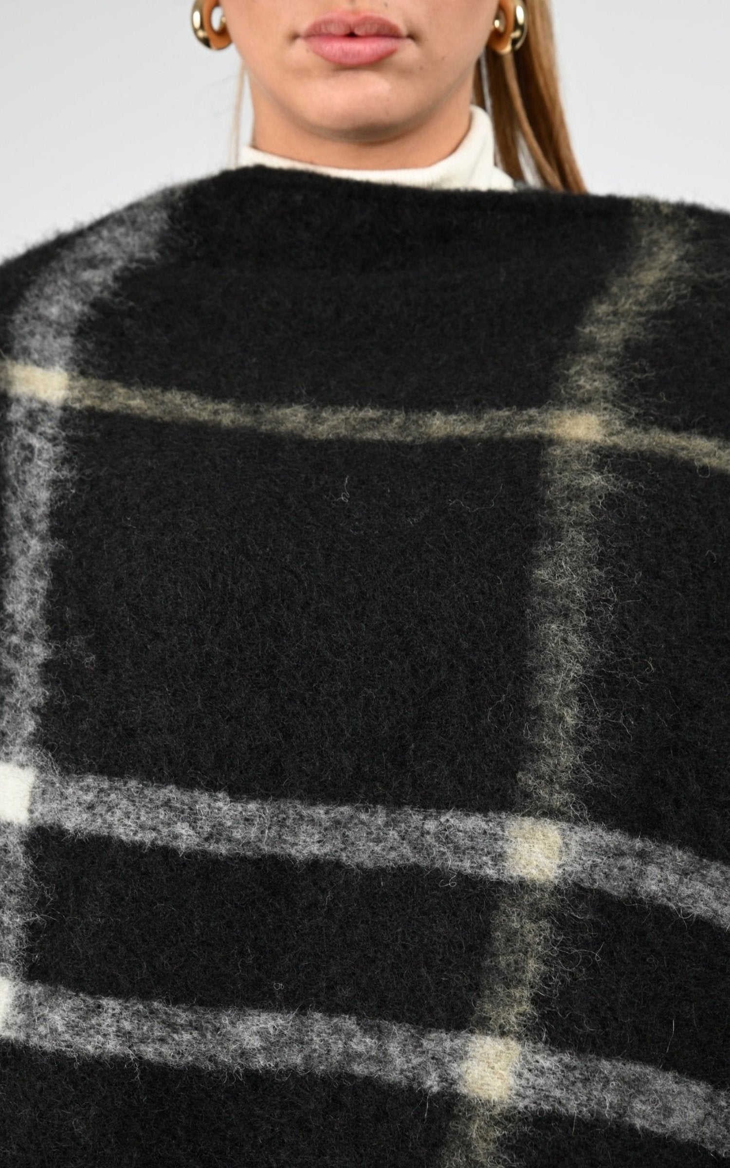 Cape Textile Femme Woolrich, modèle Brushed ac2015 de couleur black check 4