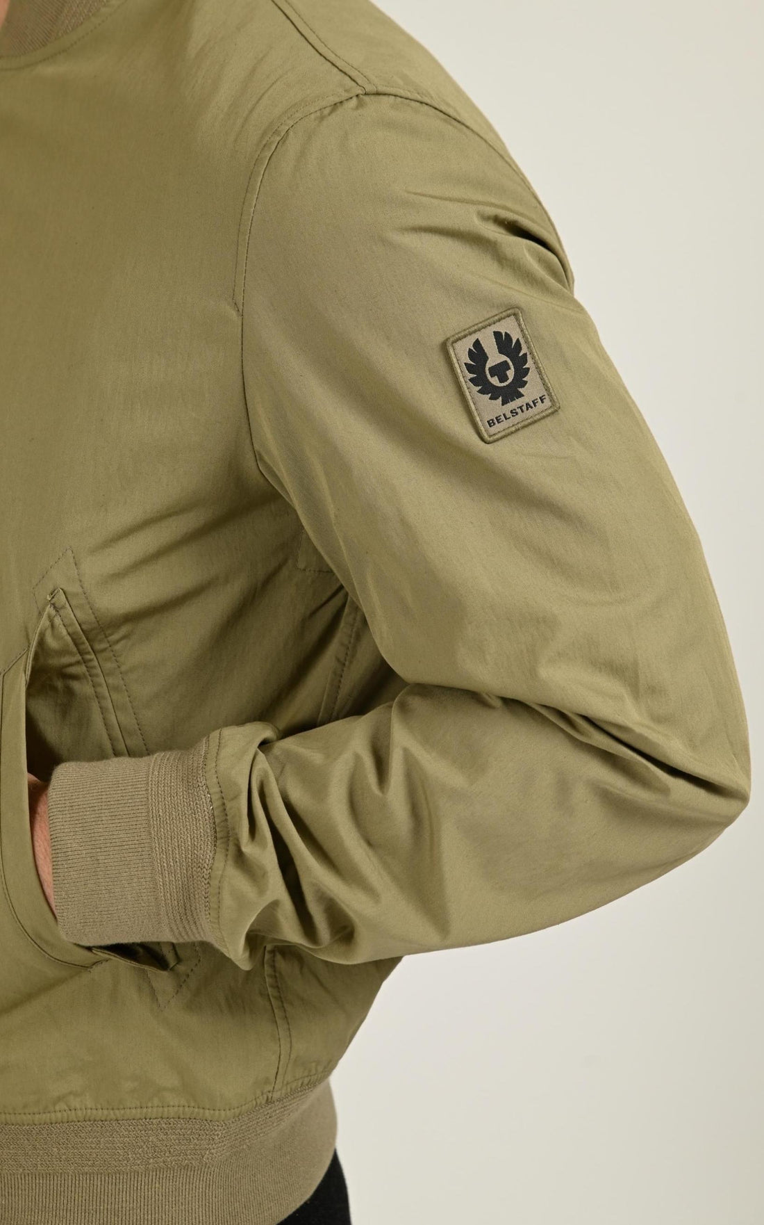 Blouson Textile Homme Belstaff, modèle Carrier 106107 de couleur fatigue green