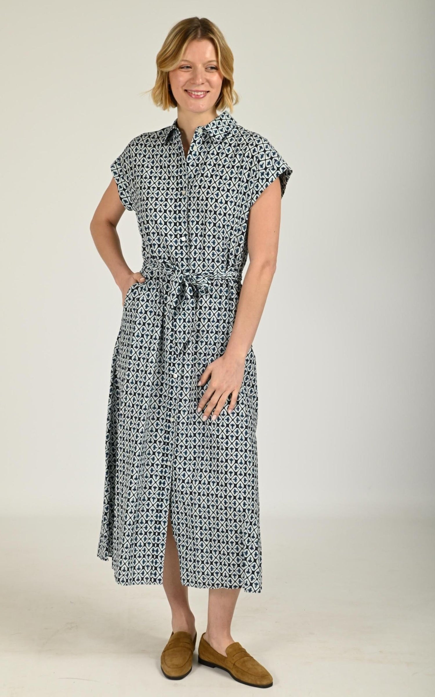 Robe Textile Femme Woolrich, modèle Cfwwdr2021 de couleur blue tile bloom 1