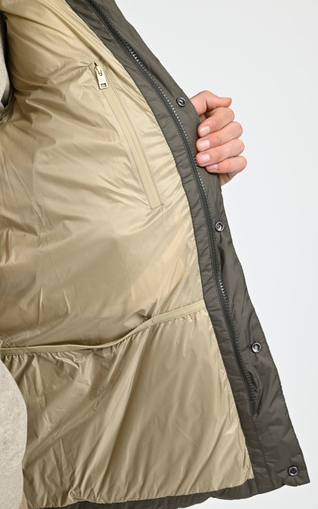 Ves  doudoune Textile Homme Woolrich, modèle Cloud davis ou2087 de couleur dark green