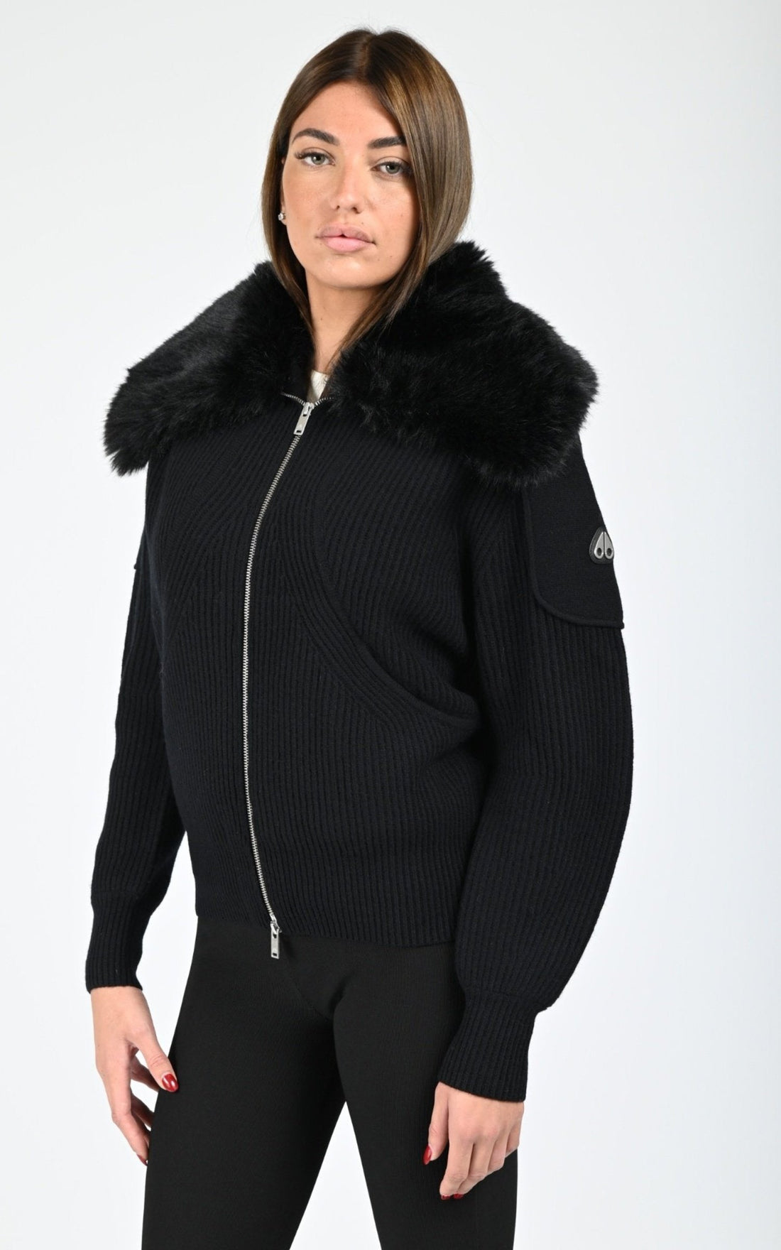 Veste Textile Femme Moose Knuckles, modèle Corina fzip m35lk650 de couleur black 292