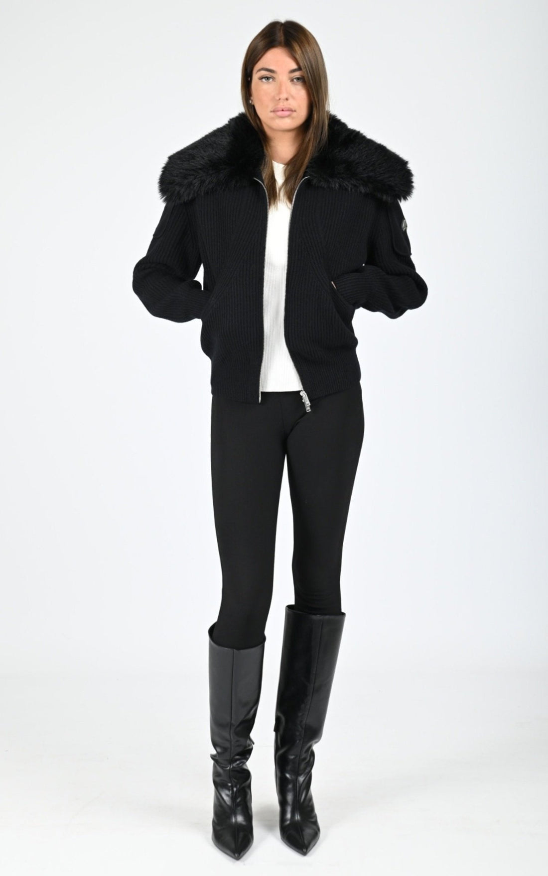 Veste Textile Femme Moose Knuckles, modèle Corina fzip m35lk650 de couleur black 292