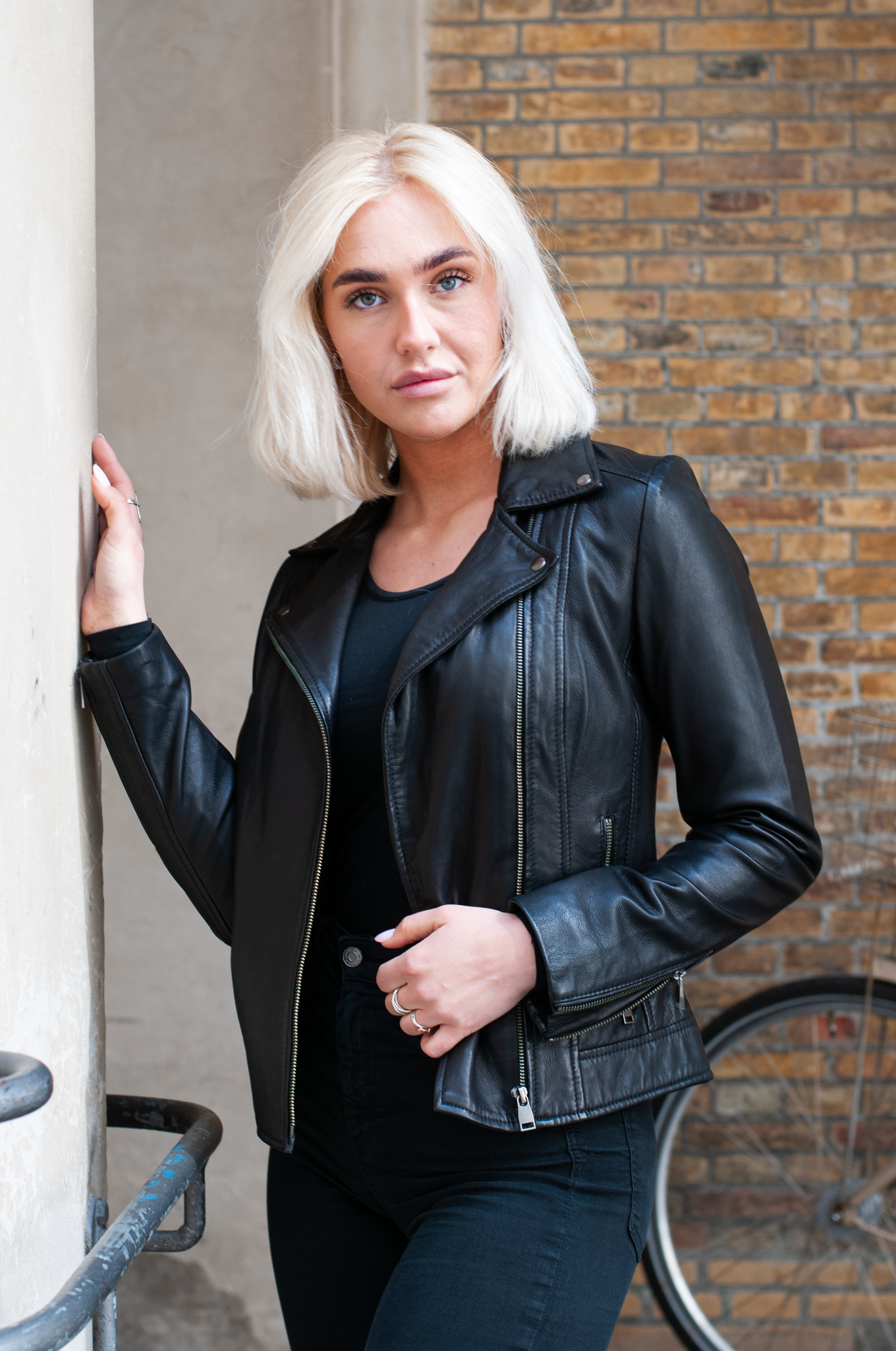 Bella Lamb Malli Leather - Women Black 2