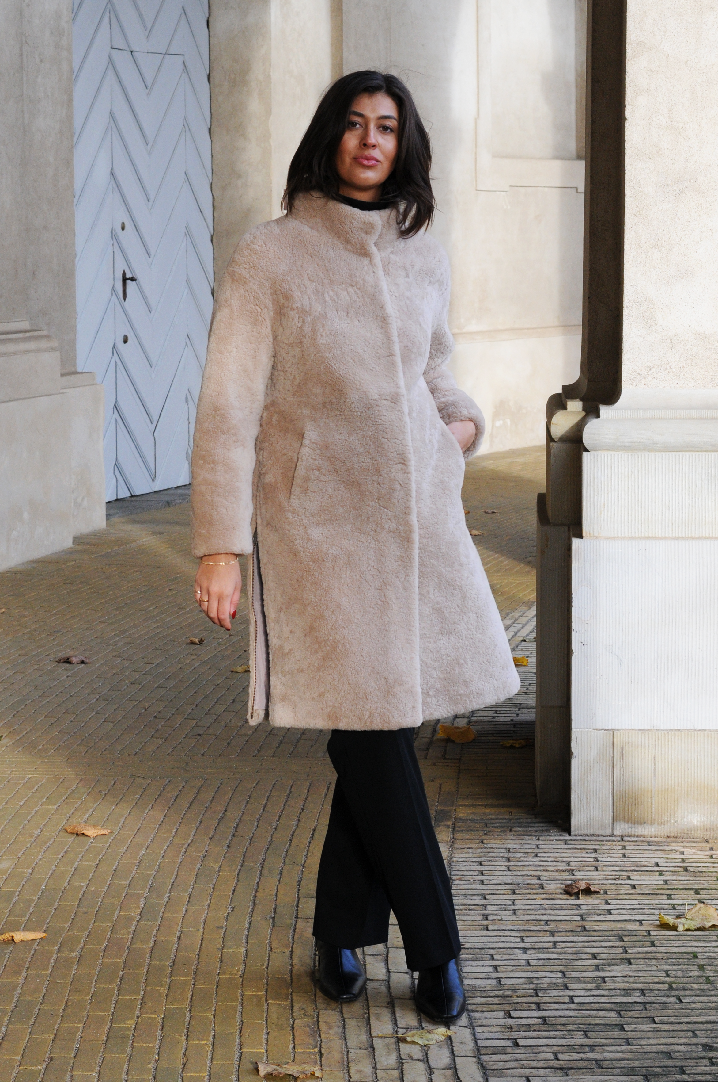 Filuka, 100 cm. - Collar Curly Lamb - Women Dark Beige