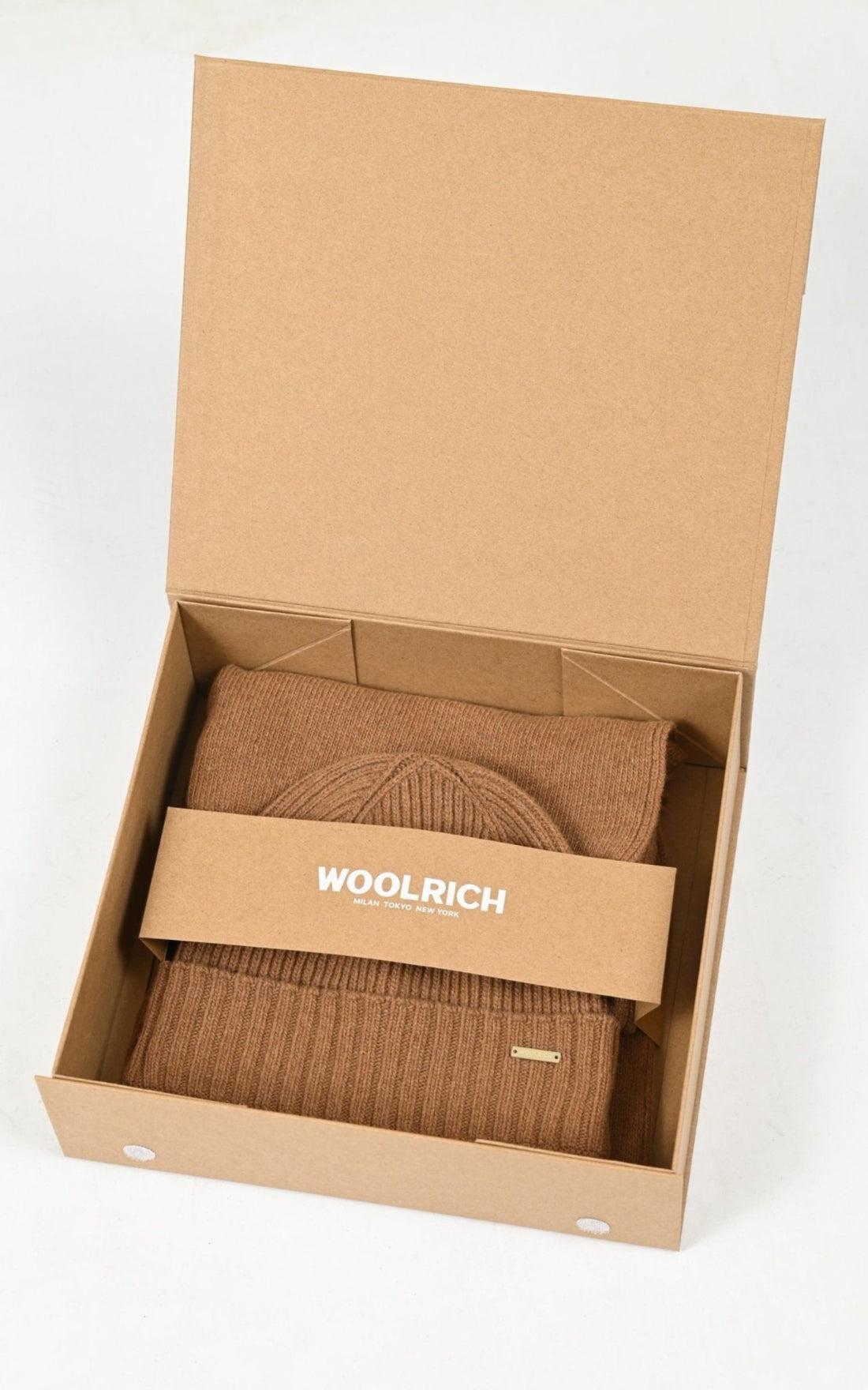 Echarpe Textile Femme Woolrich, modèle Gift box ac2029 de couleur cognac / fauve