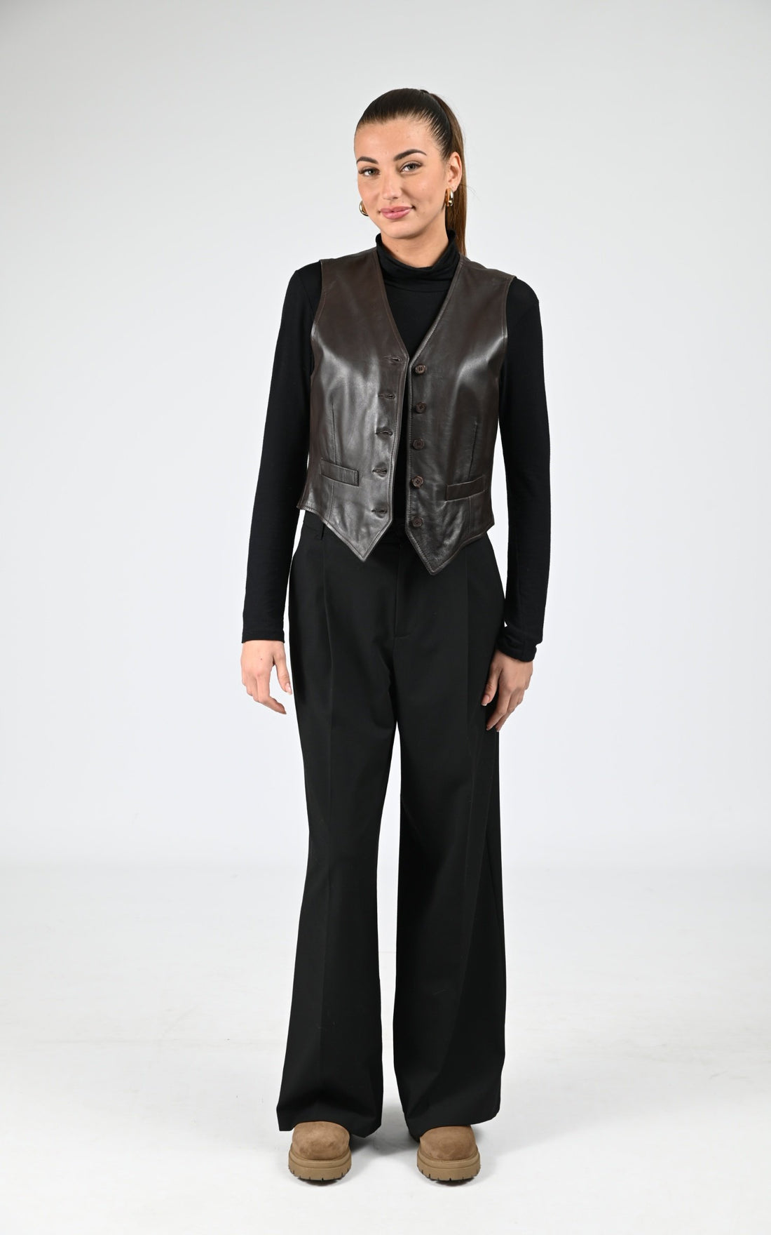 A &quot;Gilet&quot; Marron La Canadienne Gilet Femme closed photo