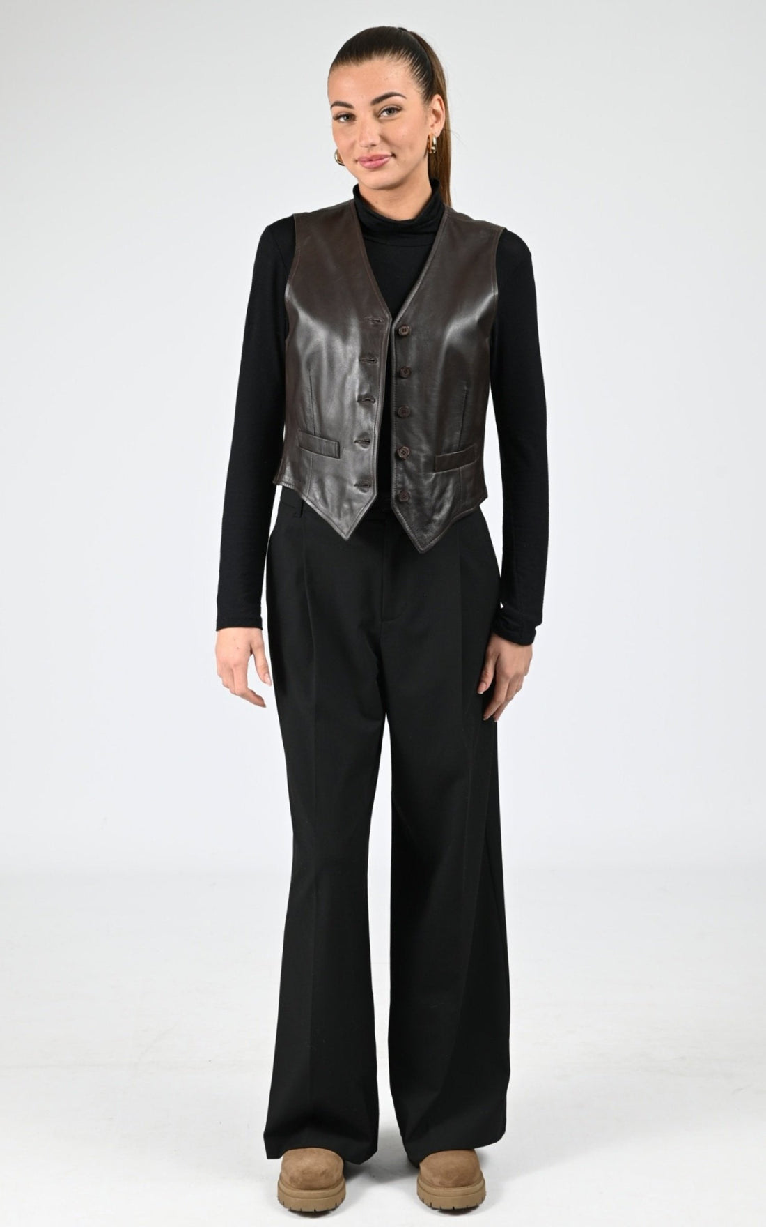 A &quot;Gilet&quot; Marron La Canadienne Gilet Femme closed photo