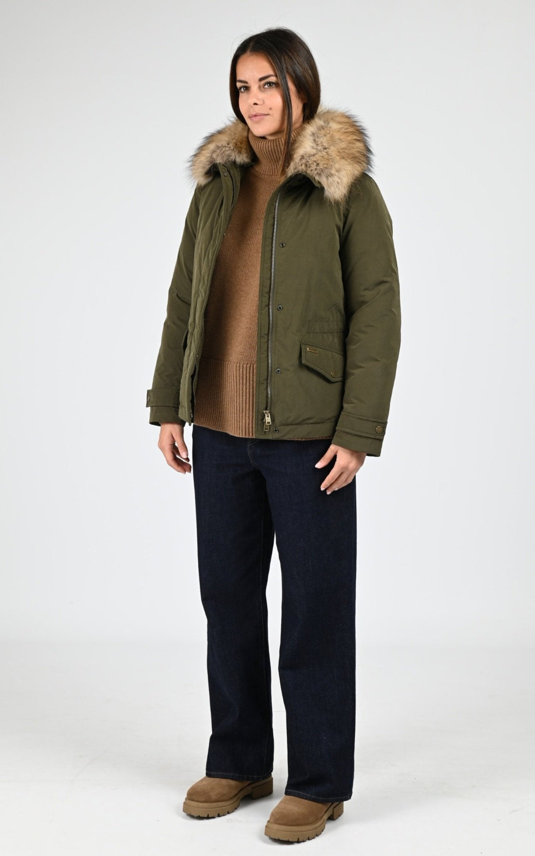 Ves  doudoune Textile Femme Woolrich, modèle Grace fur  jkt ou2043 de couleur dark green